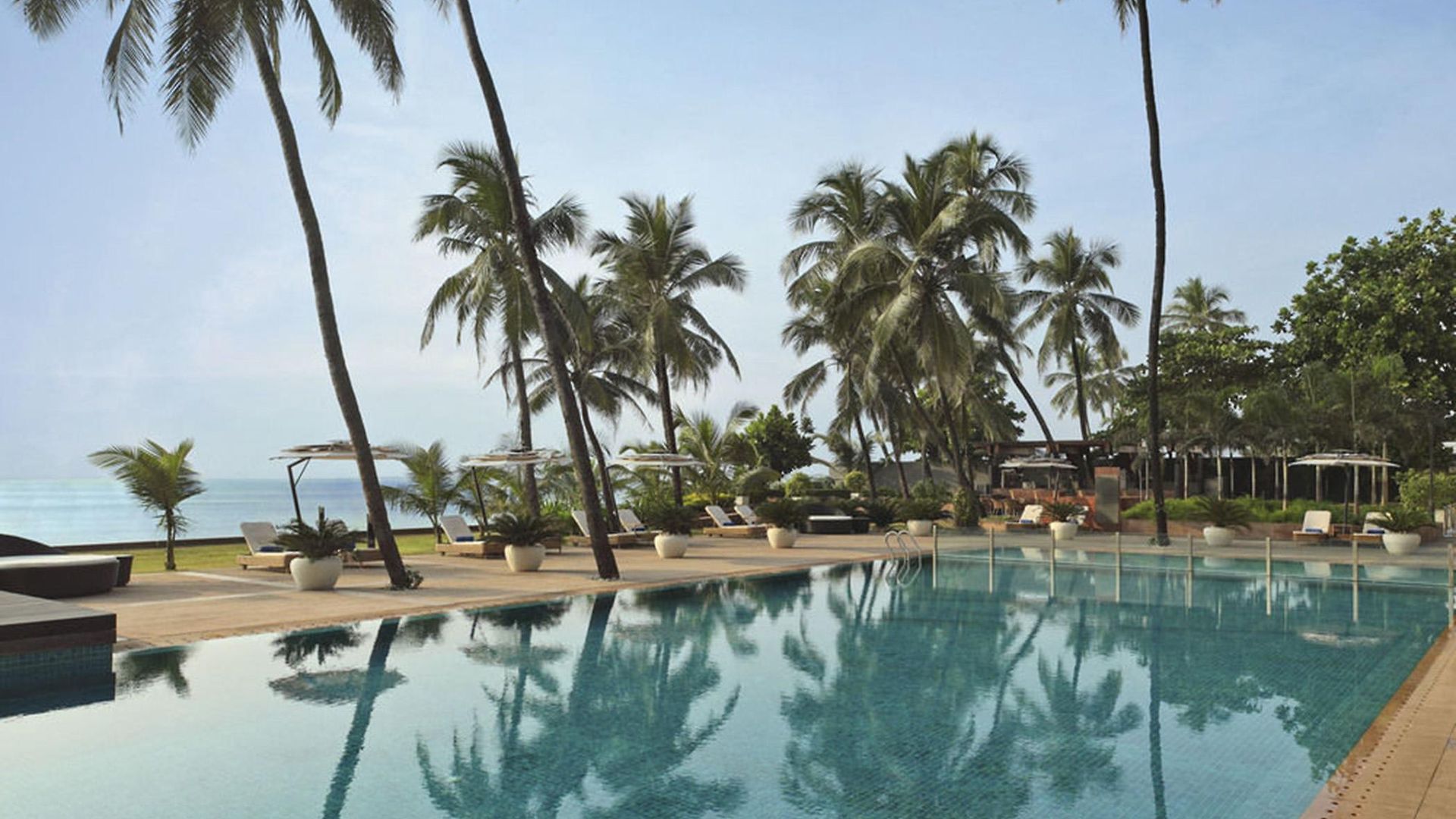Novotel Juhu Hotel 5*