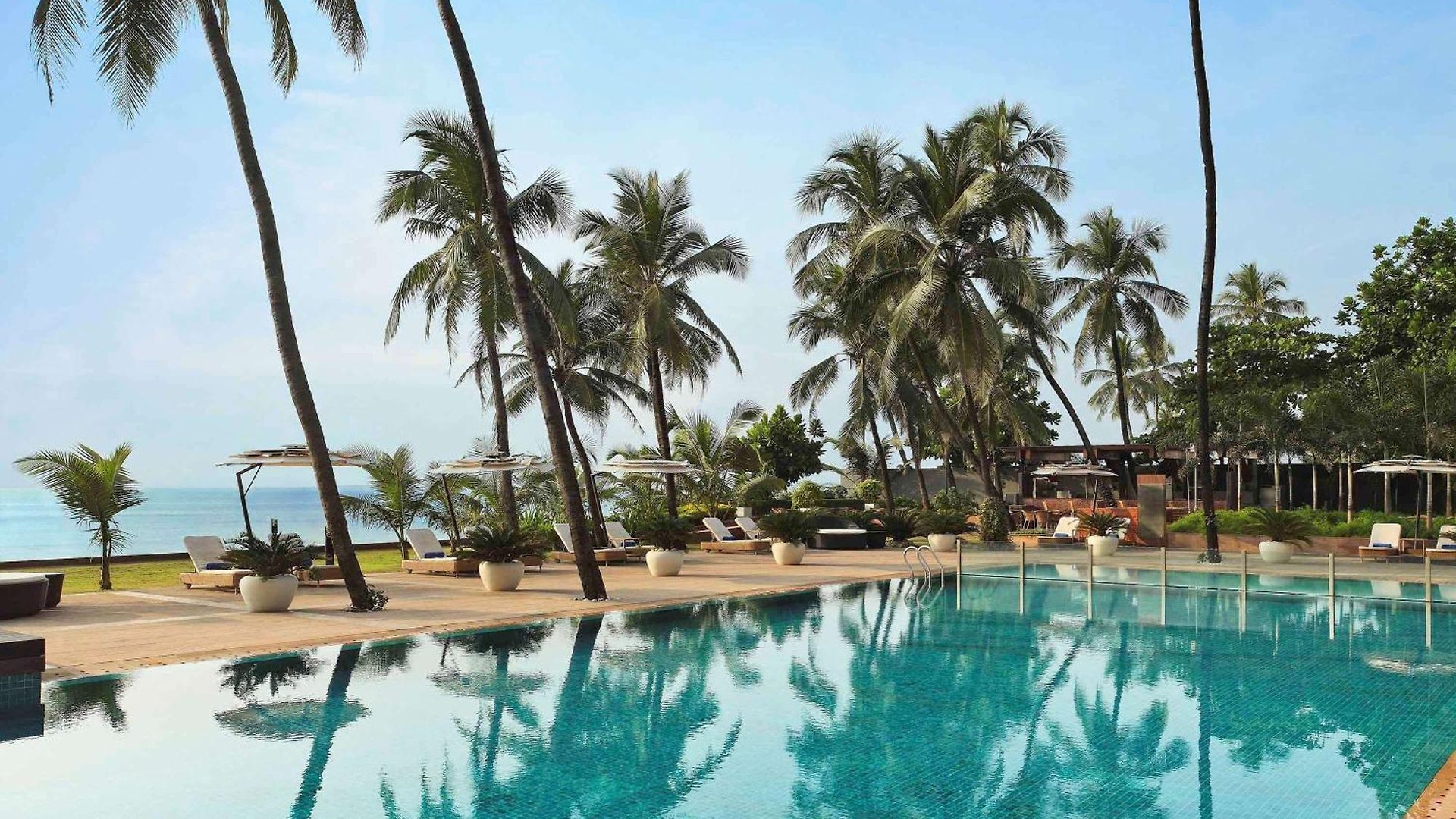 Hotel Novotel Juhu 5*