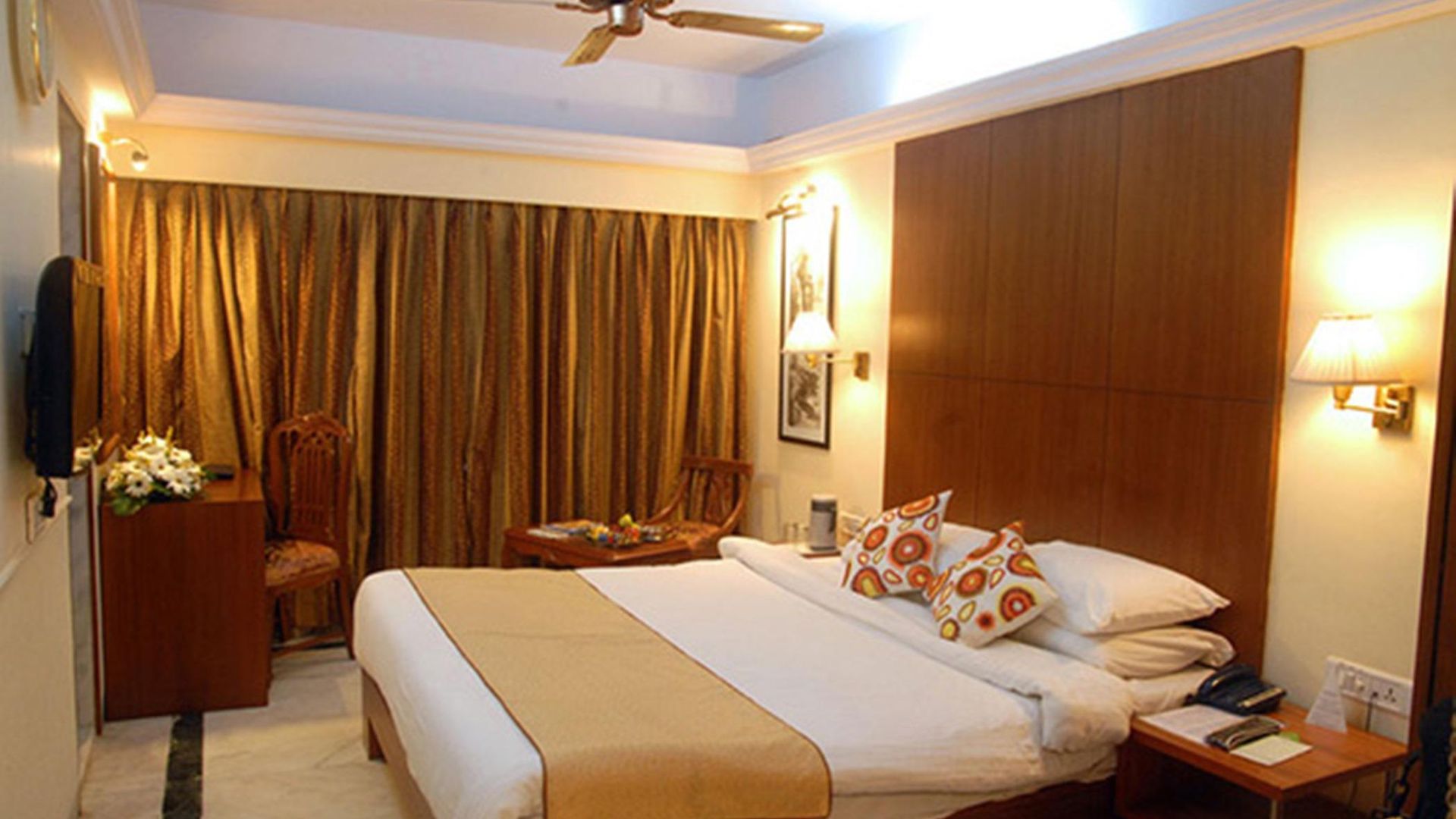 Regenta Place The Emerald Hotel 4*