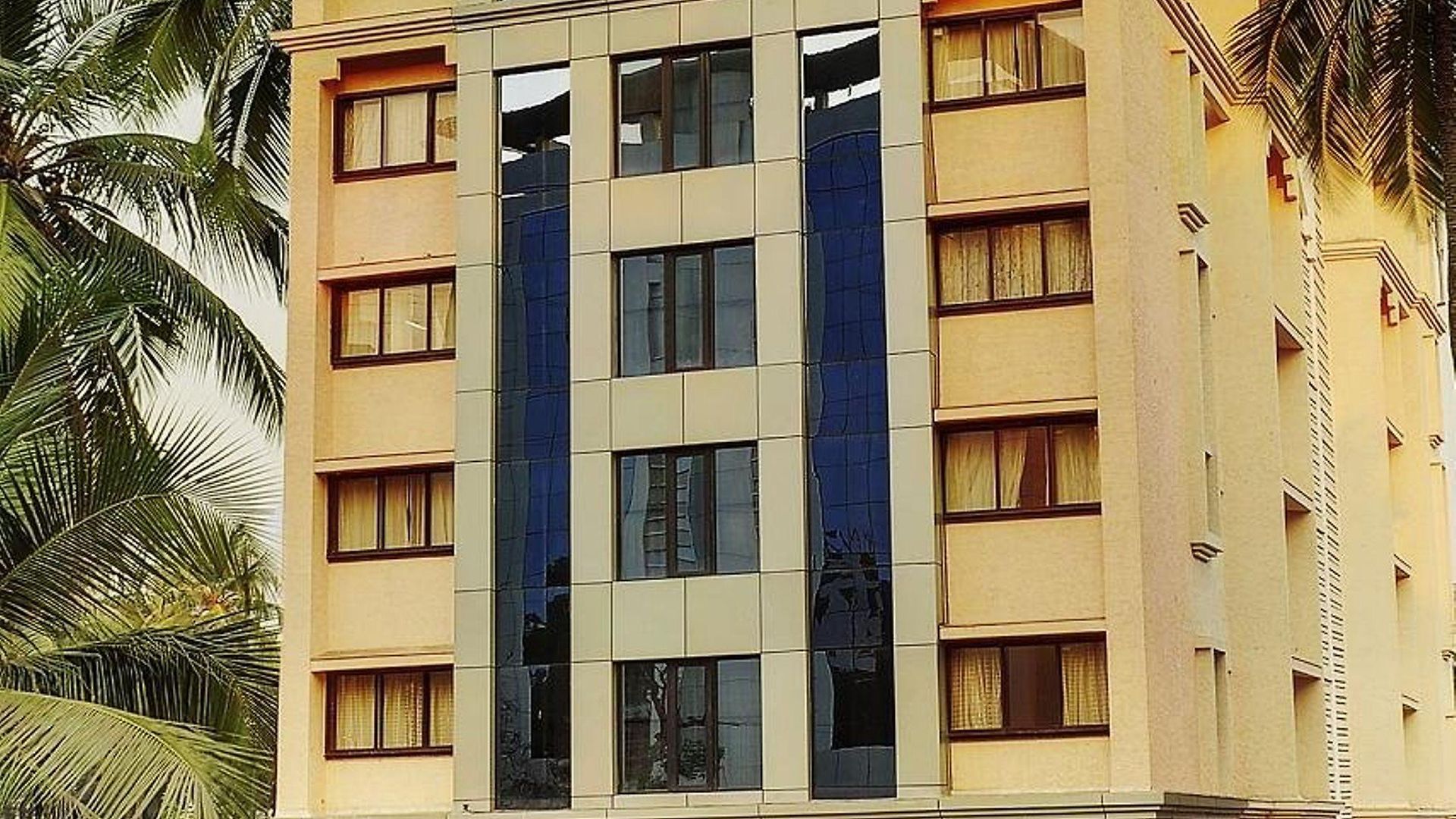 Regenta Place The Emerald Hotel 4*