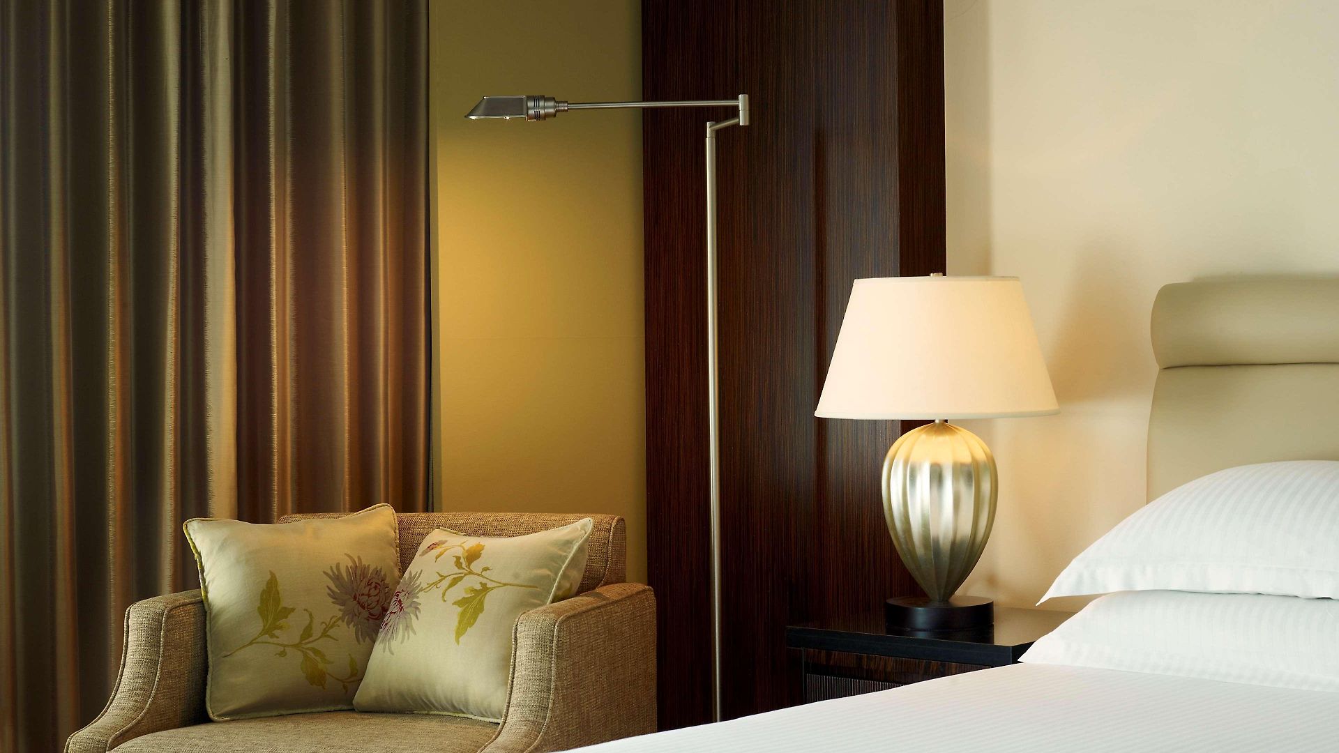Hyatt Regency International Airport 5*