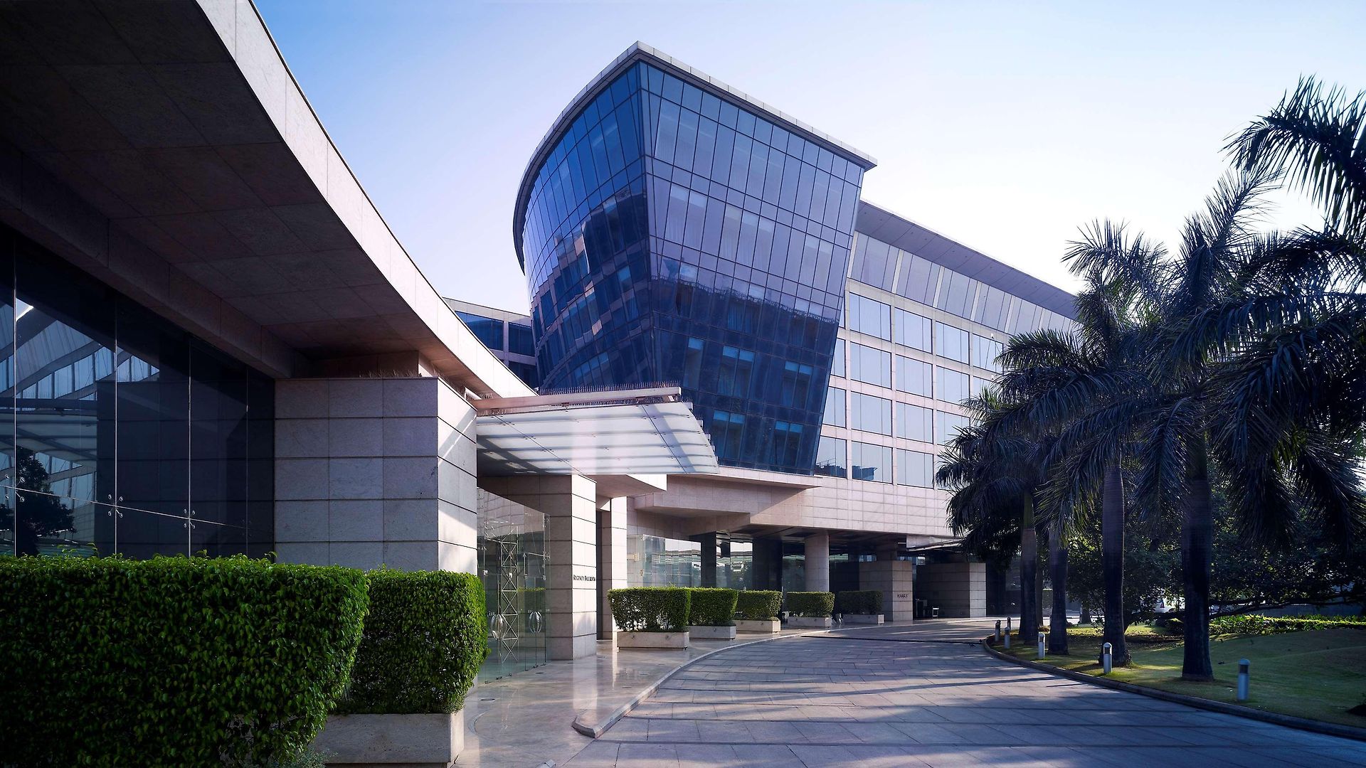 Hotel Hyatt Regency International Airport 5*