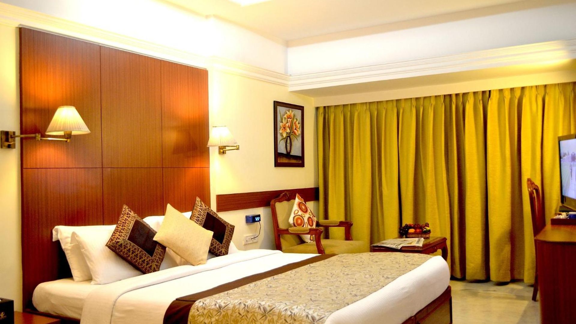 Hotel Club Emerald Mumbai