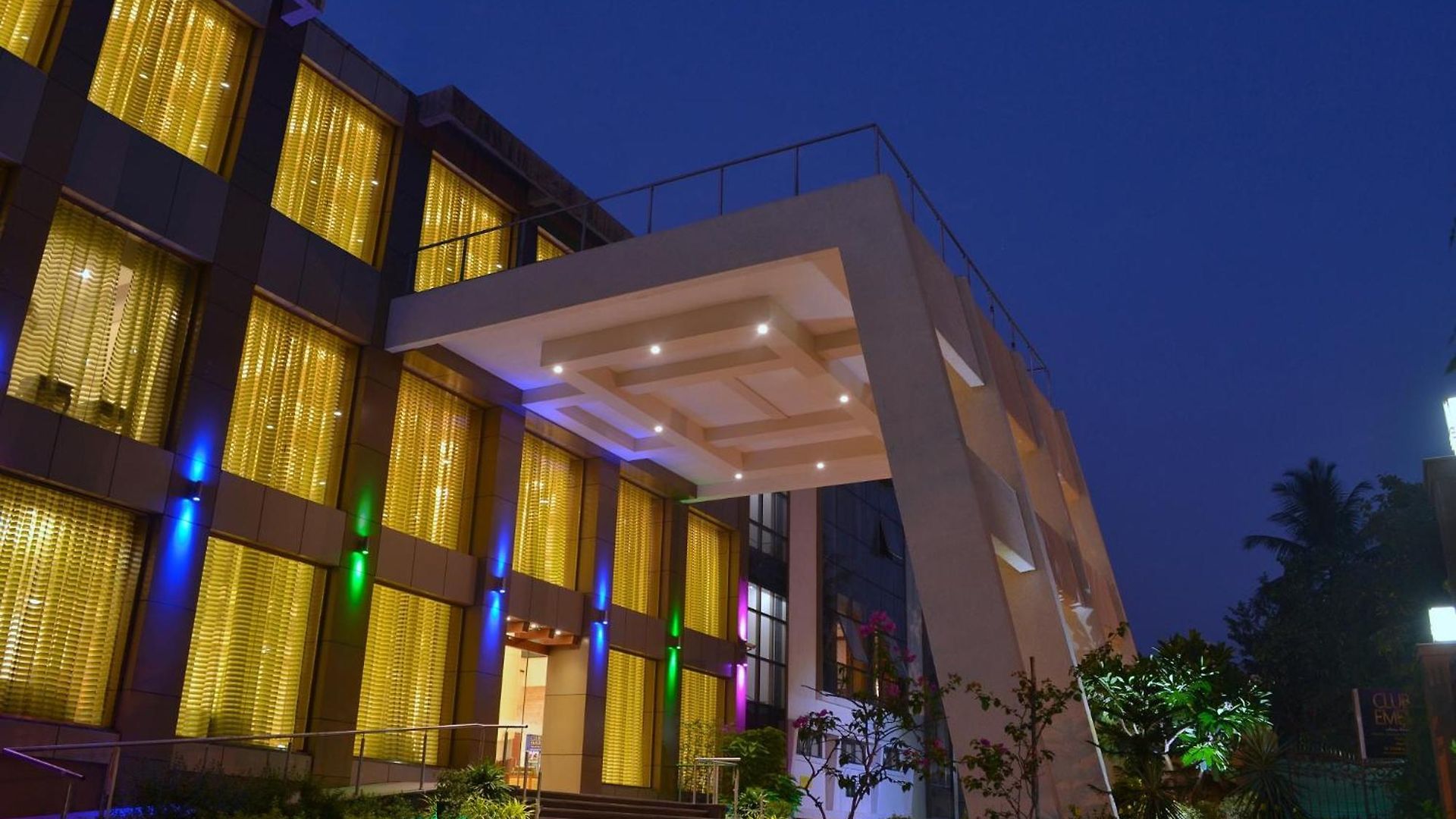 Hotel Club Emerald Mumbai