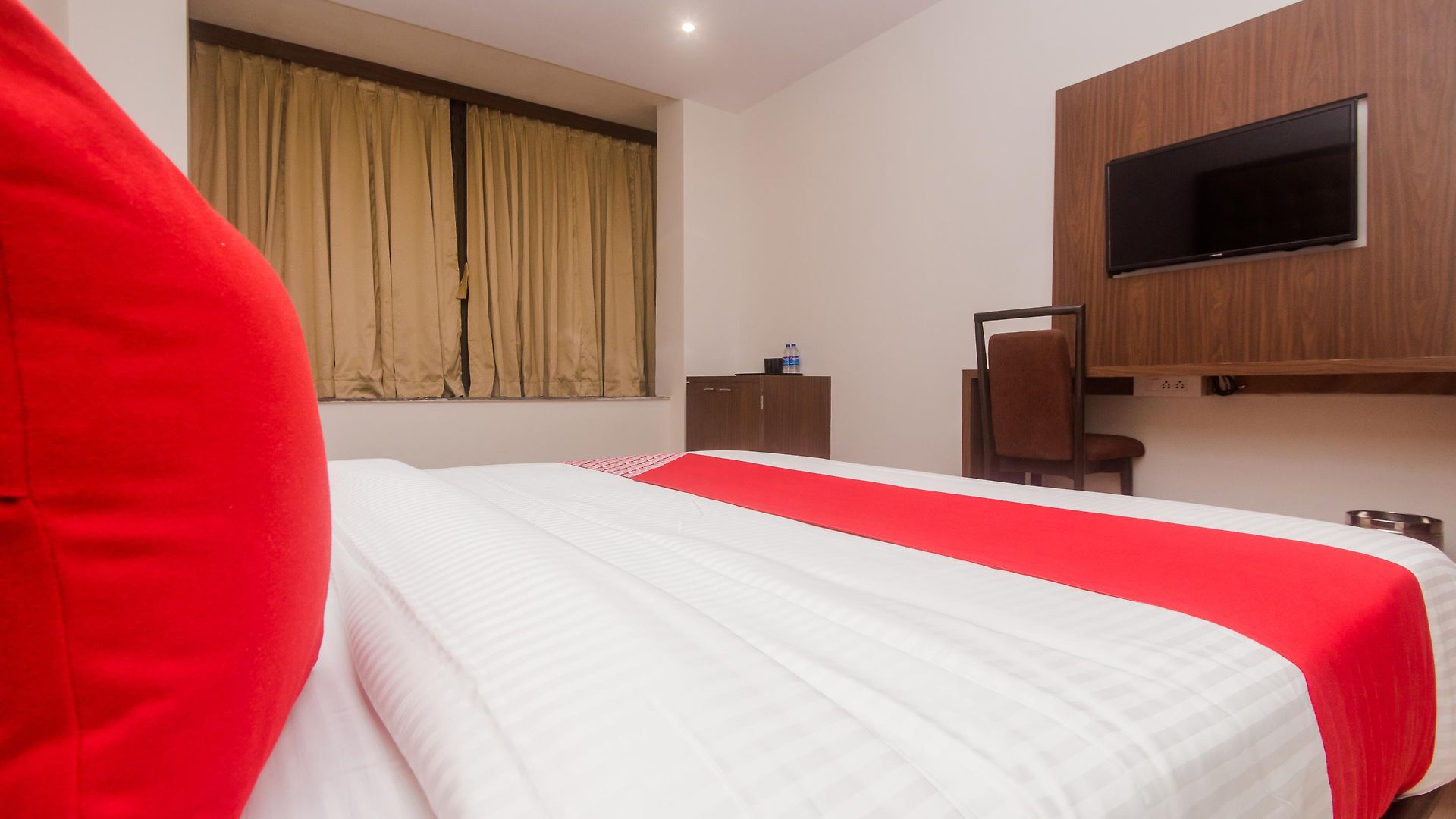 Oyo 22039 Bkc Grand Hotel