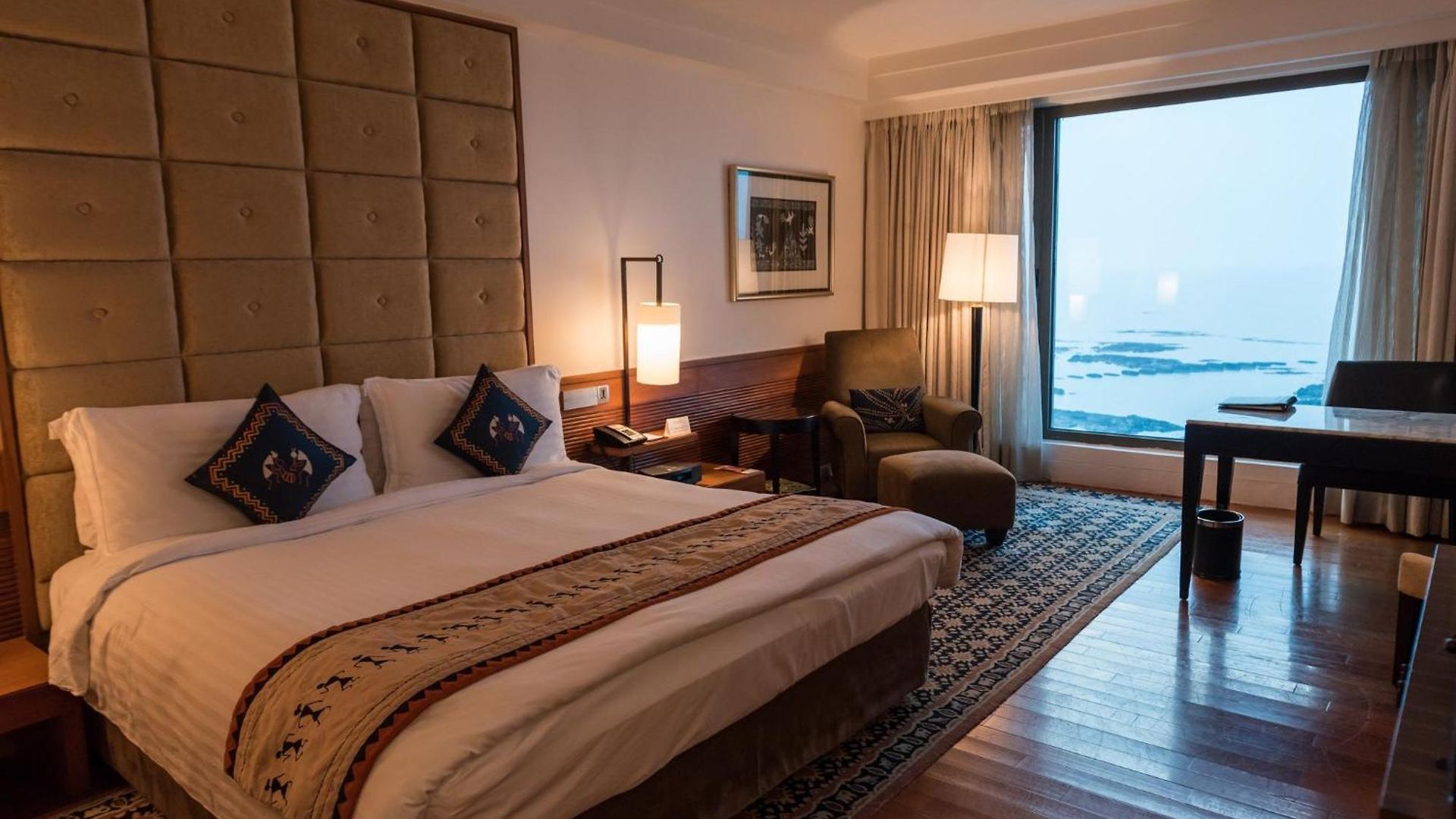 Hotel Intercontinental Marine Drive By Ihg Mumbai