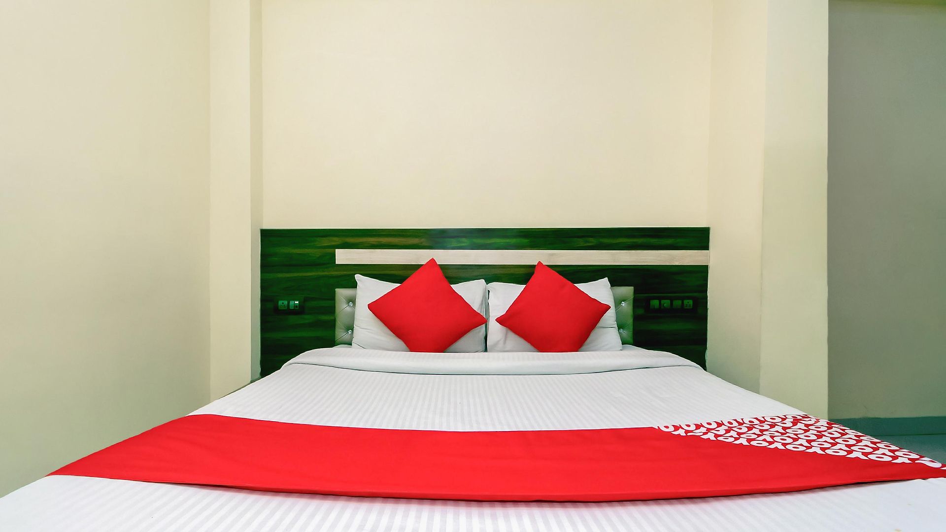 Oyo 23656 Parimeet Hotel