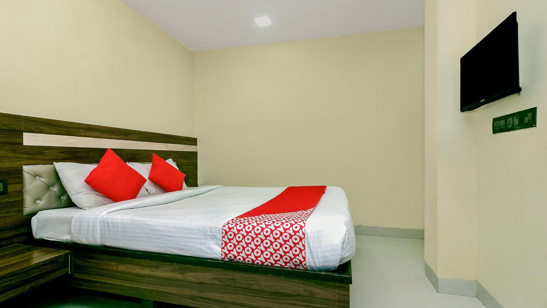 Hotel Oyo 23656 Parimeet Mumbai