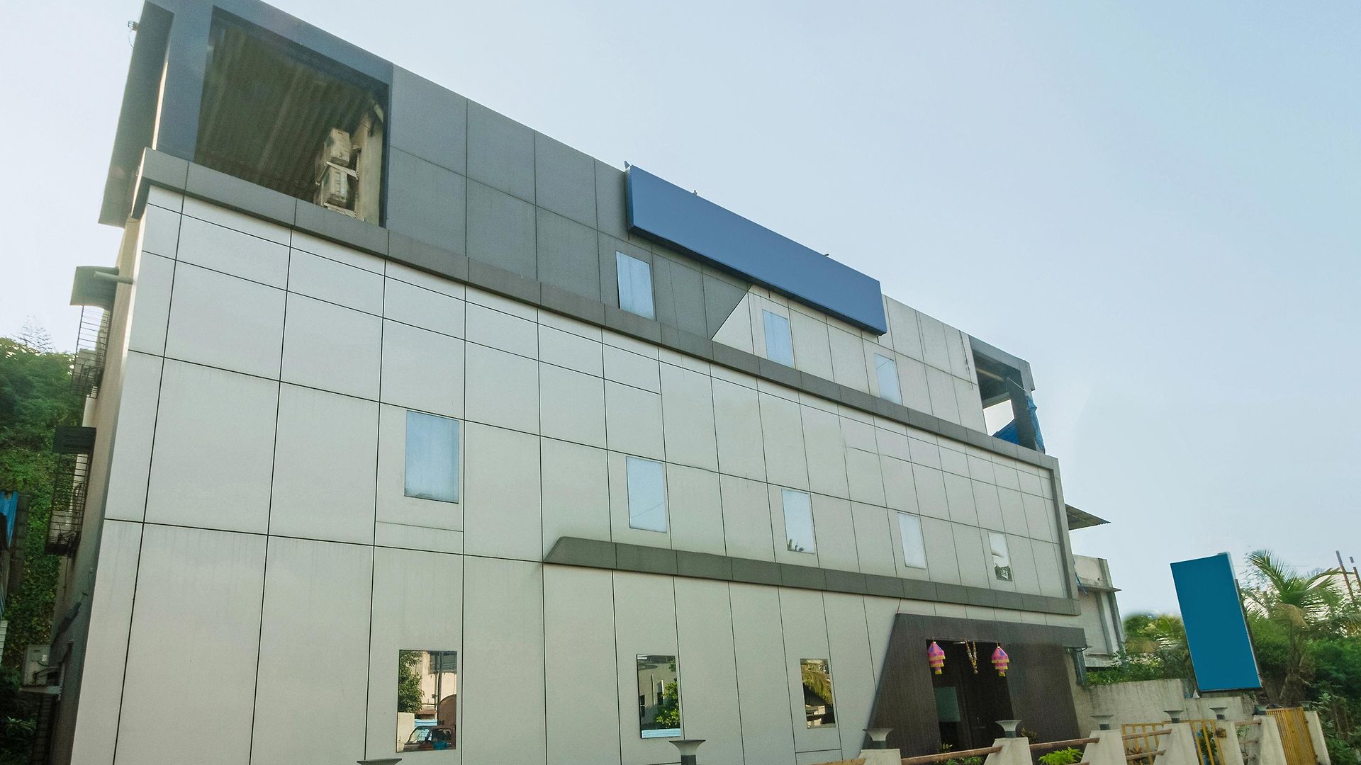 Hotel Oyo 23656 Parimeet Mumbai