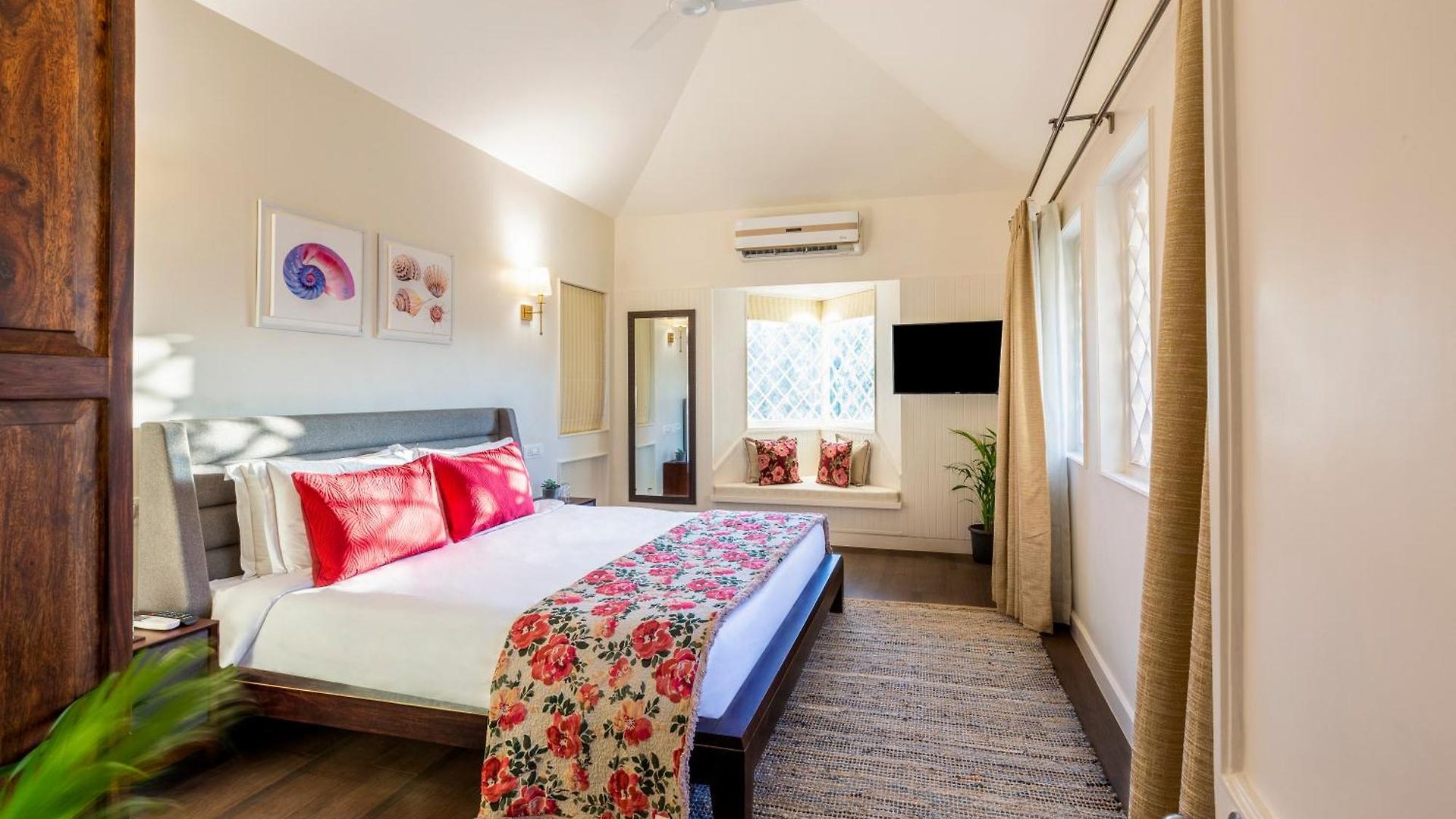 Ama & Trails, House Madh Island Villa