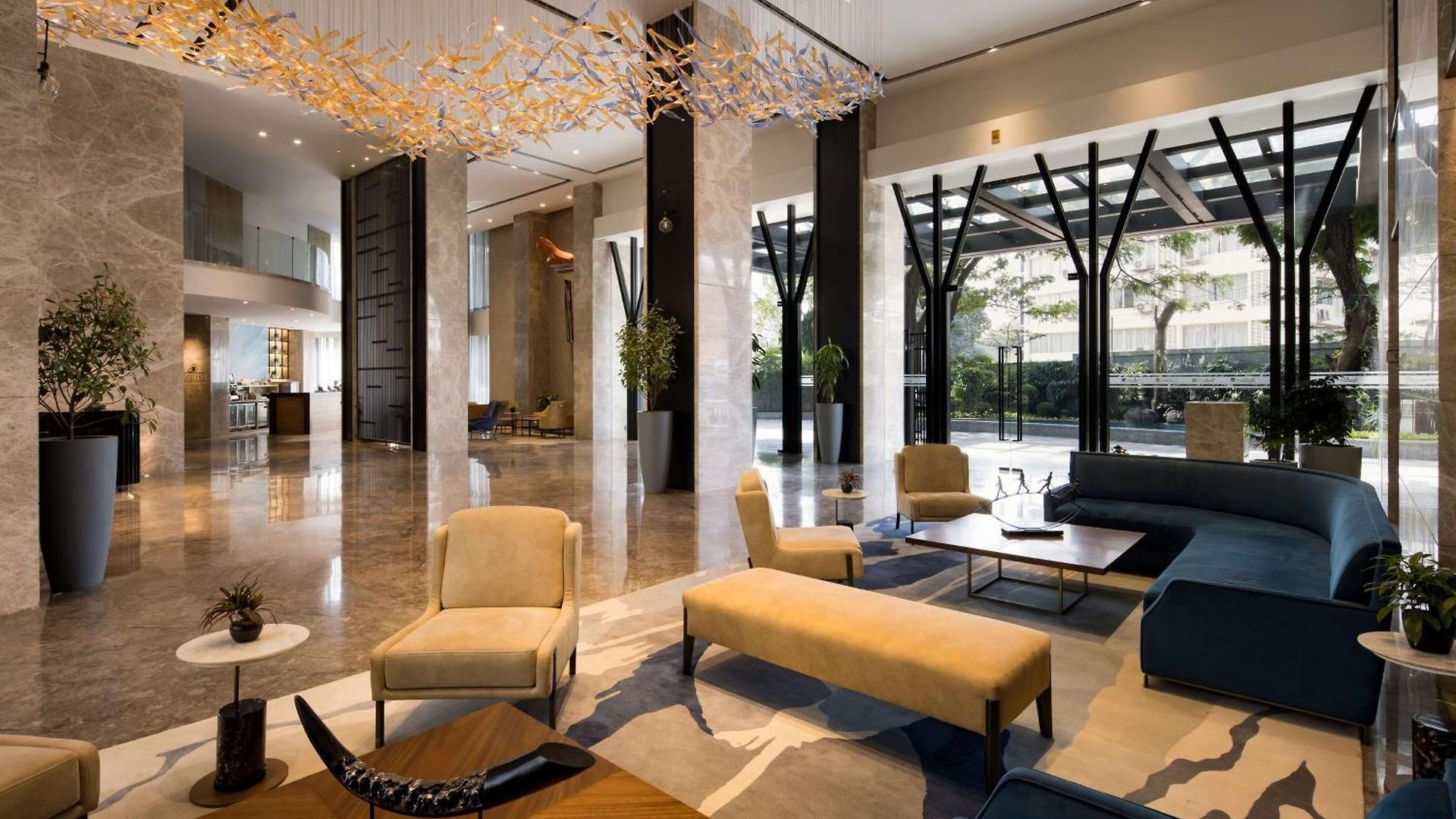 Radisson Blu International Airport 5*