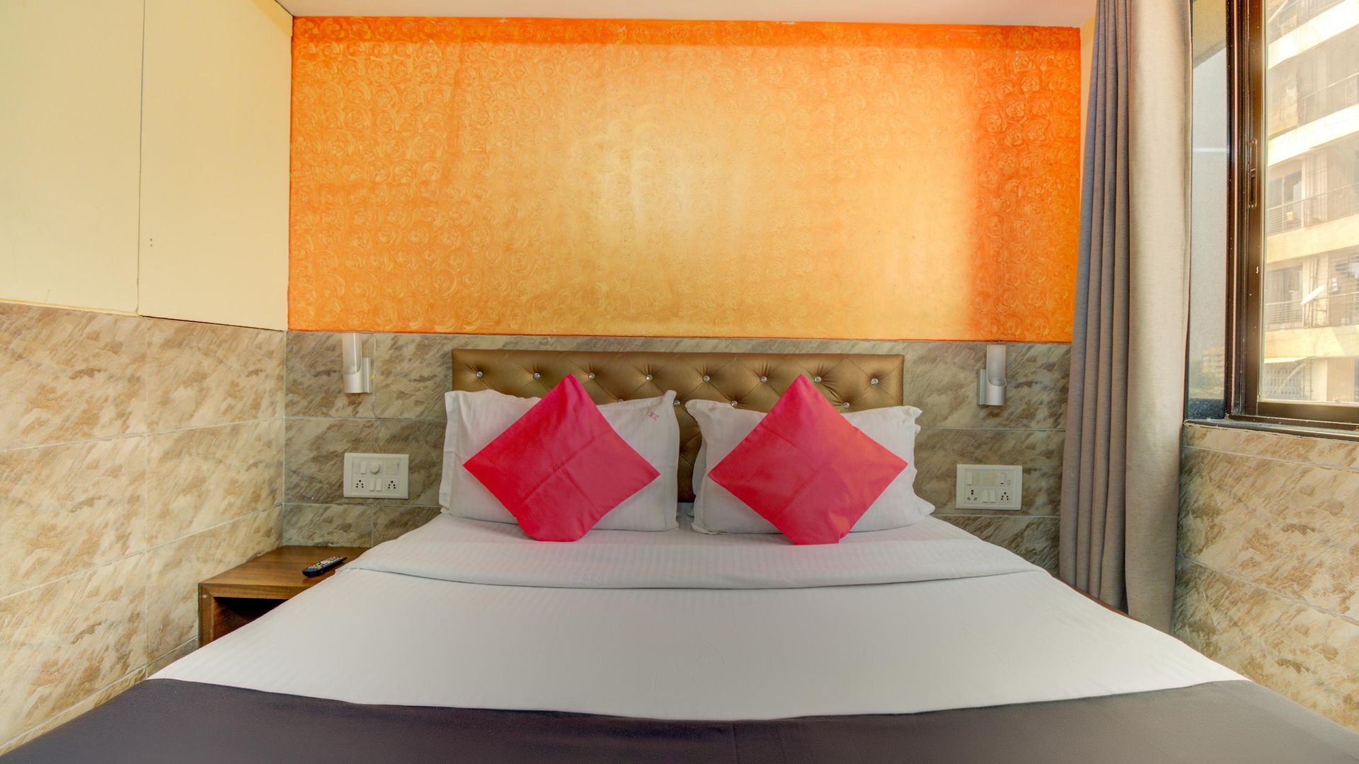 Hotel Oyo 8850 J K Regency 2*