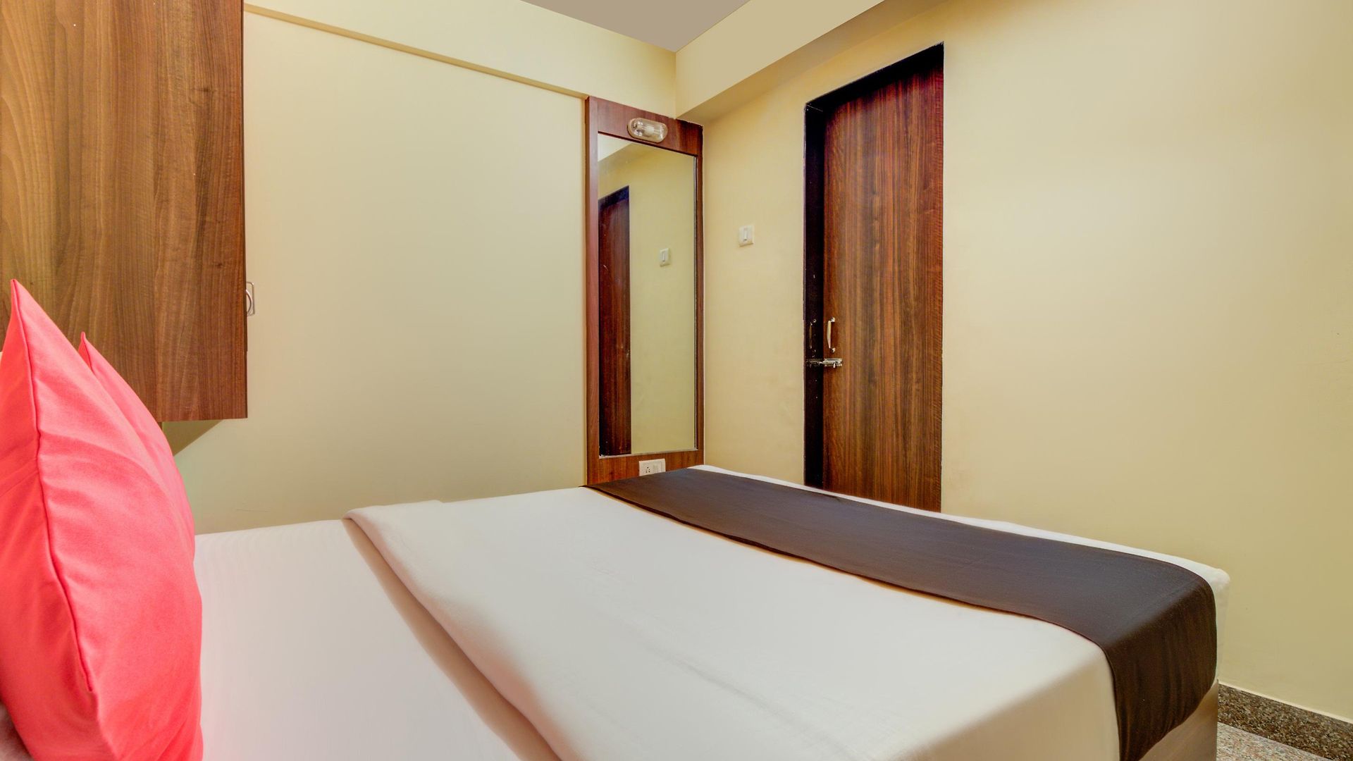 Oyo 8850 J K Regency 2*