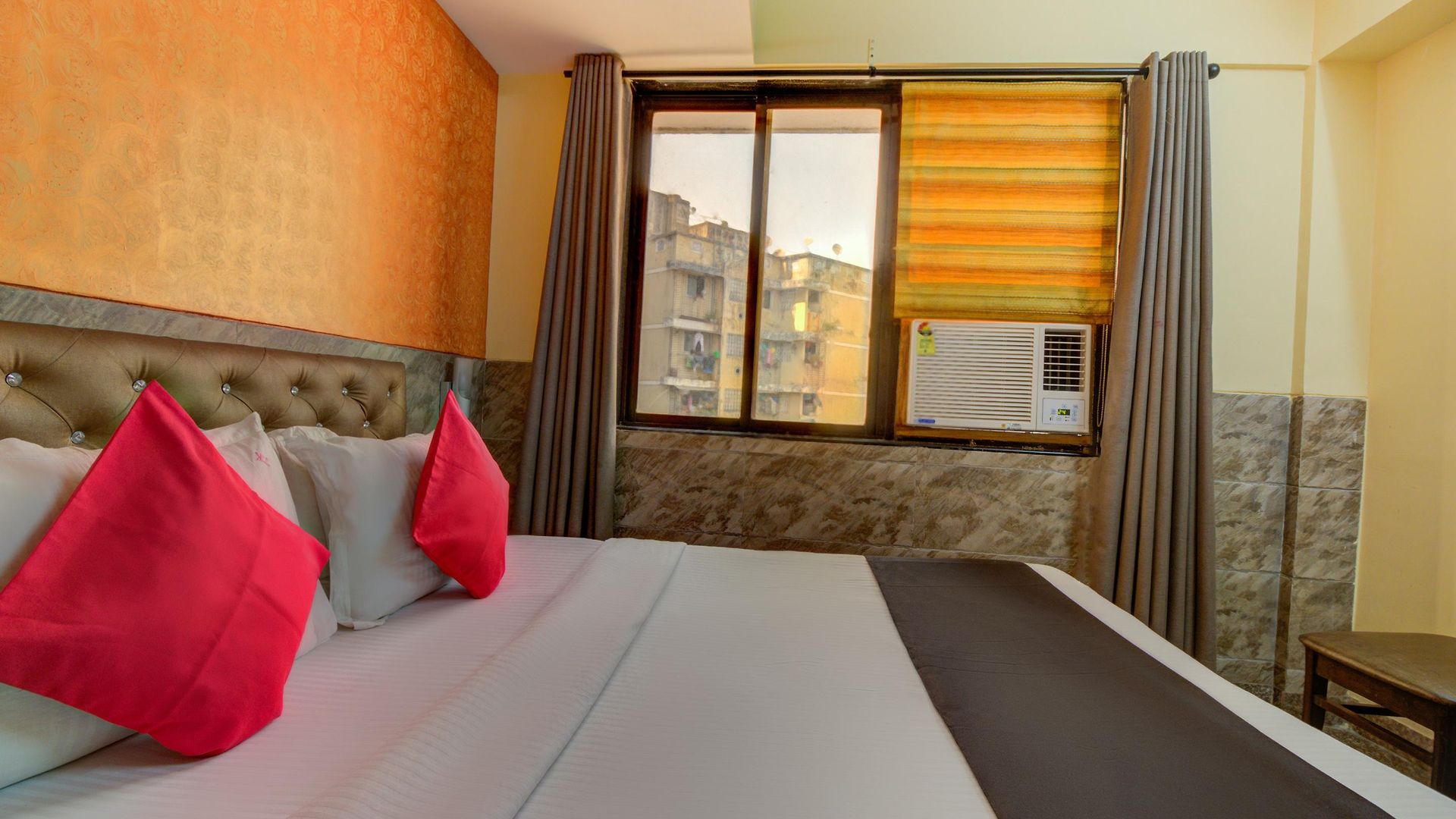 Oyo 8850 J K Regency Hotel