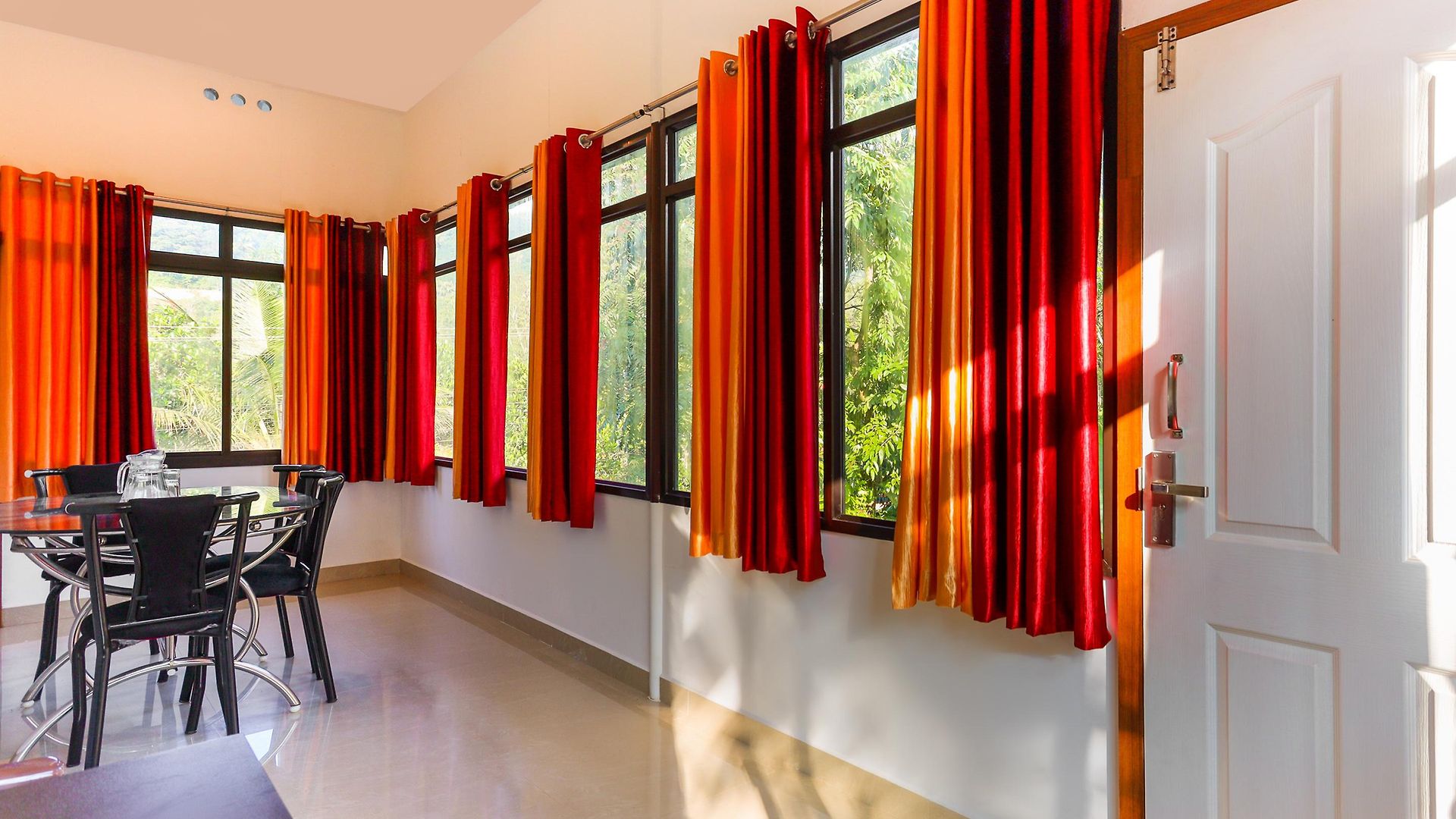 Hotel Oyo 8850 J K Regency