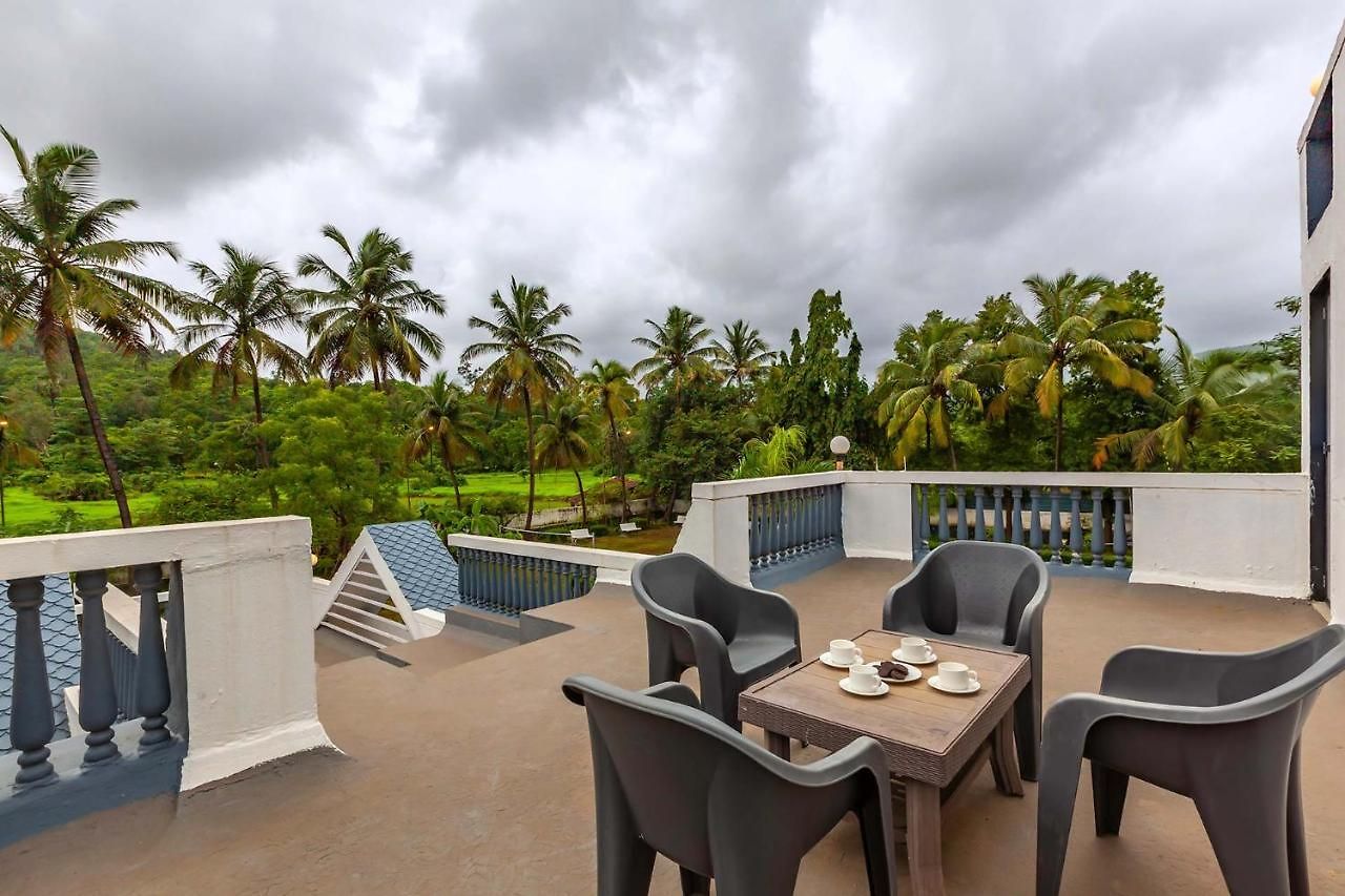Grey Mosaics By Stayvista - Mountain-view In Vasai With Pool, Spacious Lawn & Terrace Villa