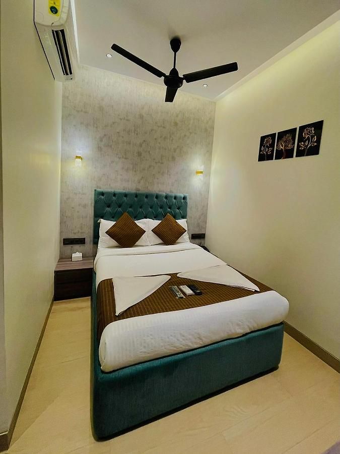 Lime Wood 3* Mumbai