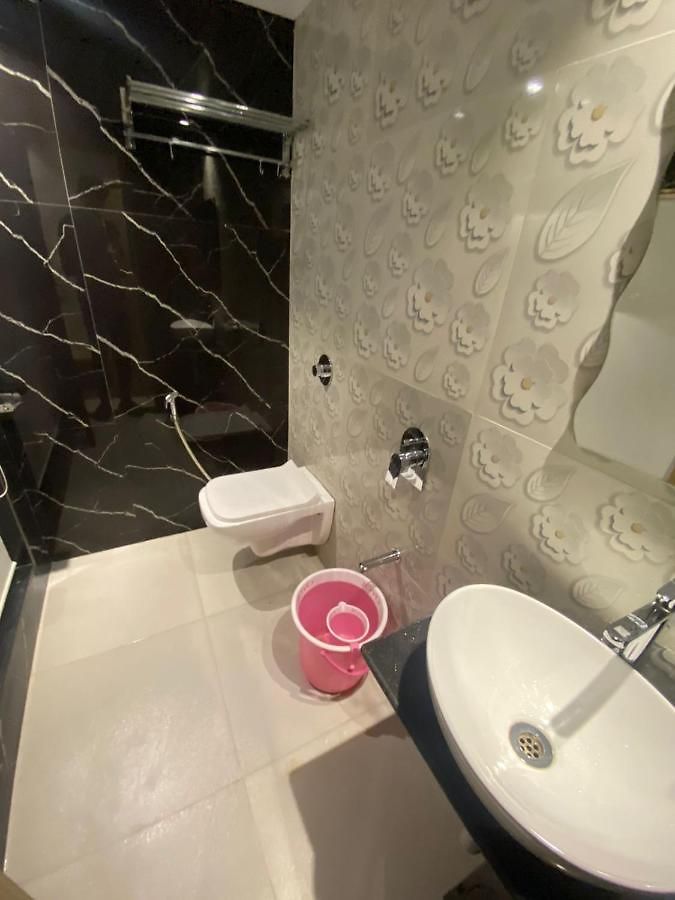 Bkc Crown - Near Trade Centre, Visa Consulate Mumbai