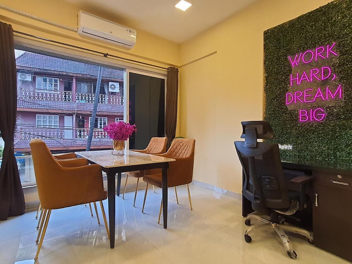 Osi Lilavati Bandra Apartment *