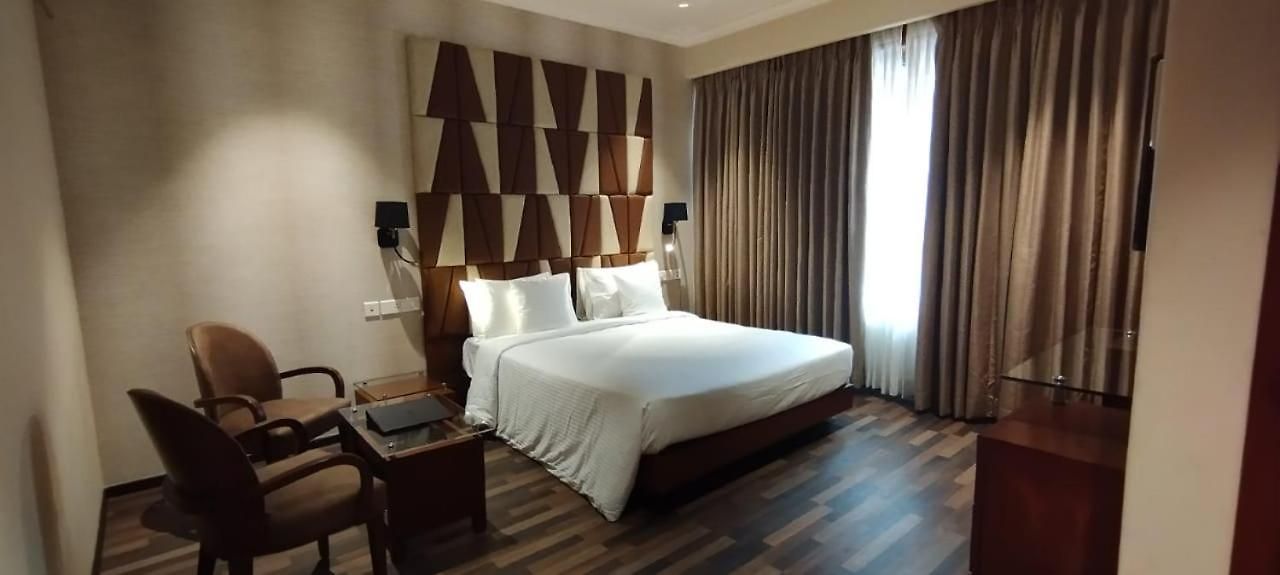 Adiva Residency Beacon, Grant Road, Hotel 3*