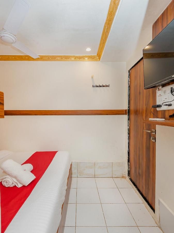 Hotel Kgn Near Cst Railway Station And Haj House Near Crawford Market *