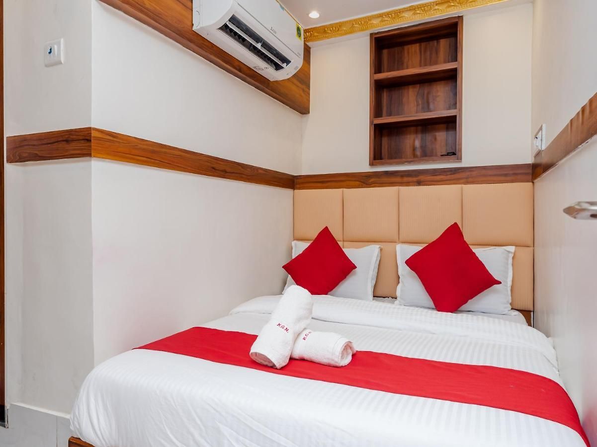 Kgn Near Cst Railway Station And Haj House Near Crawford Market * Mumbai