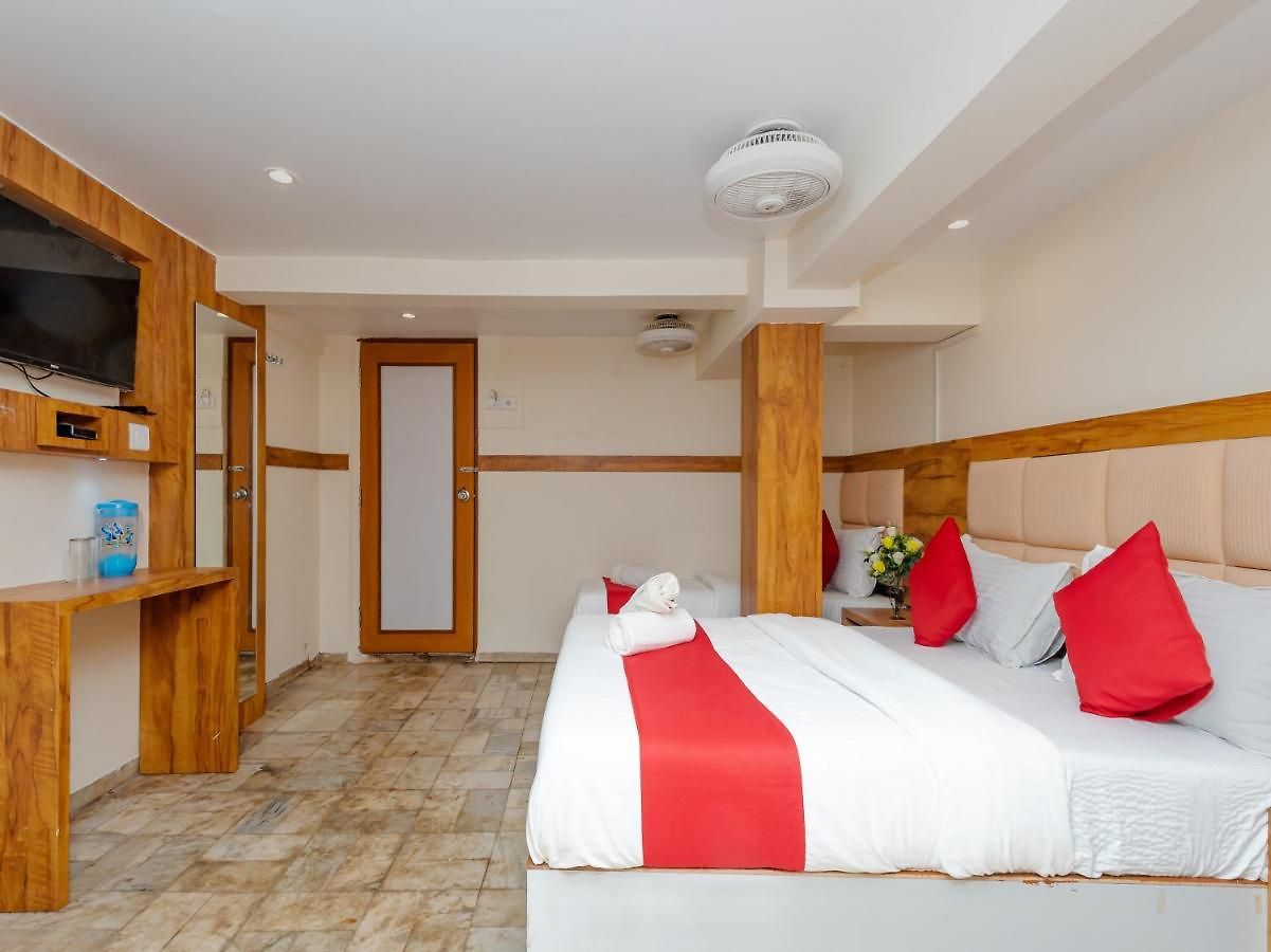 Kgn Near Cst Railway Station And Haj House Near Crawford Market * Mumbai