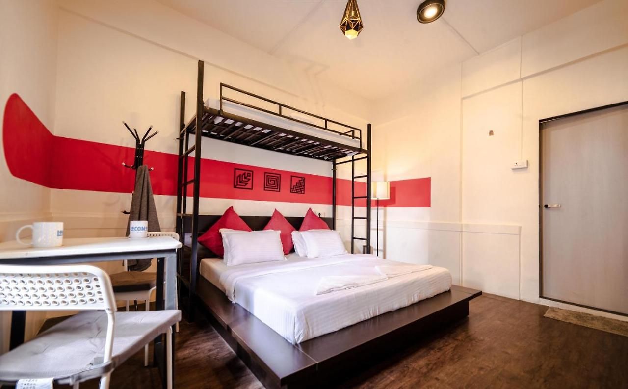 Hostel Locomo Og - Work Eat Mumbai