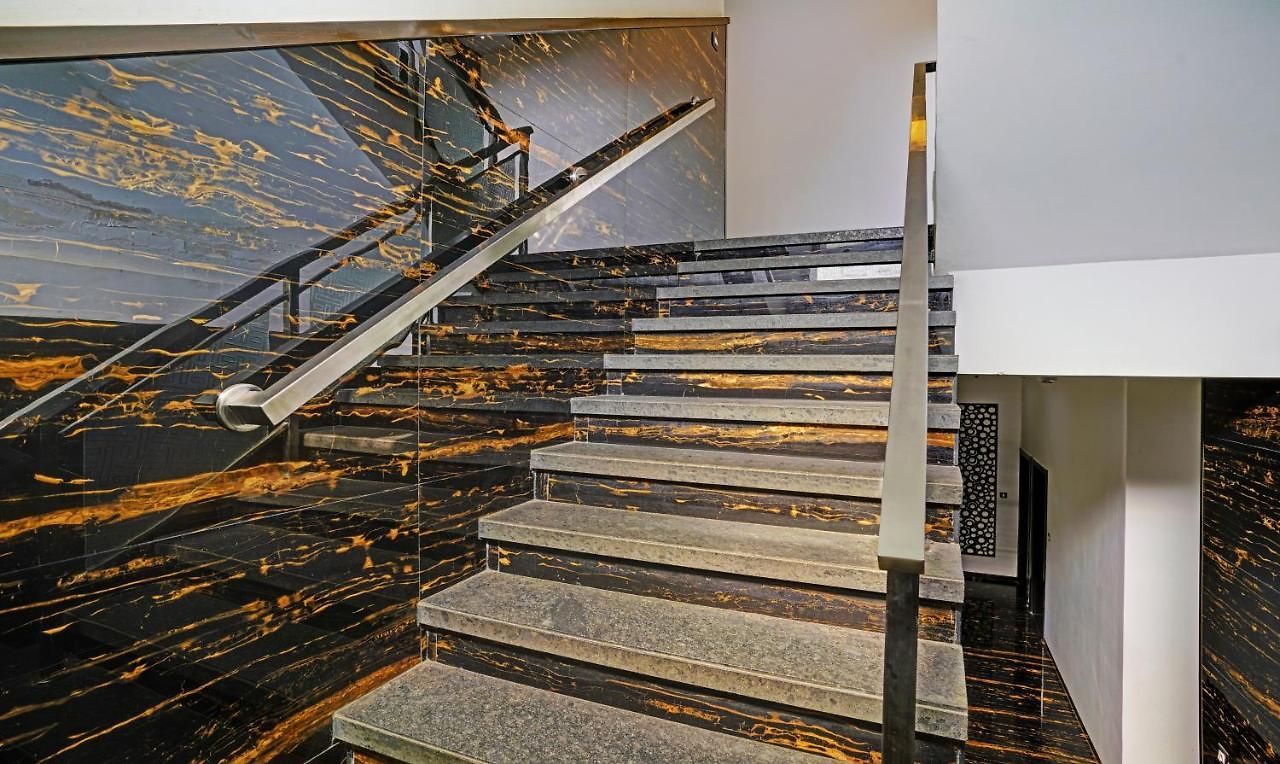 Prime Grand Hotel,
