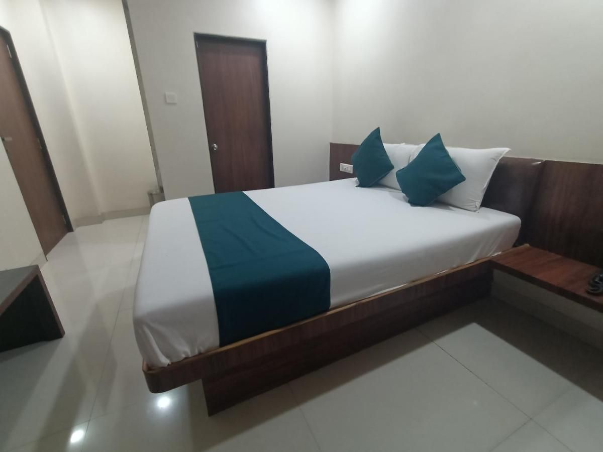Hotel Samadhan Powai 2*