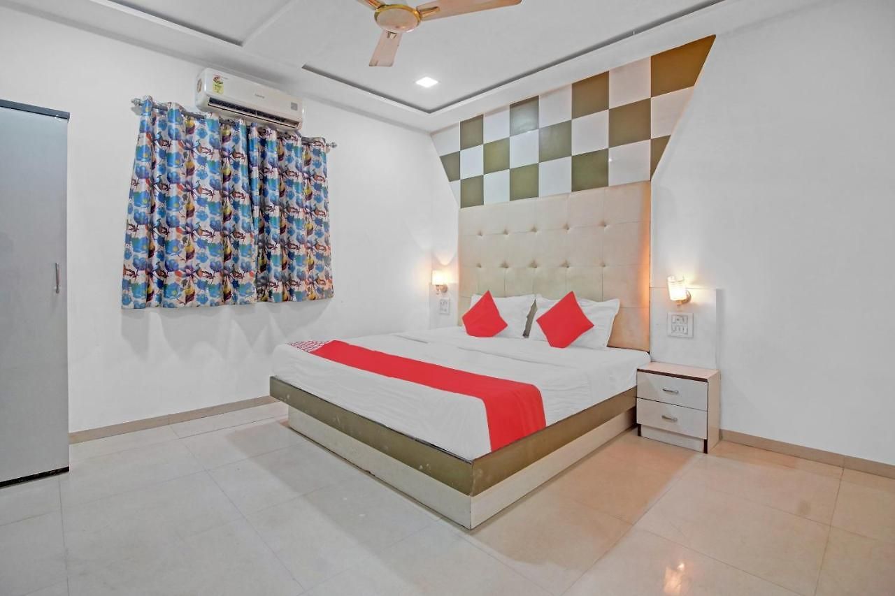 Flagship 83490 Hotel Bently Palace