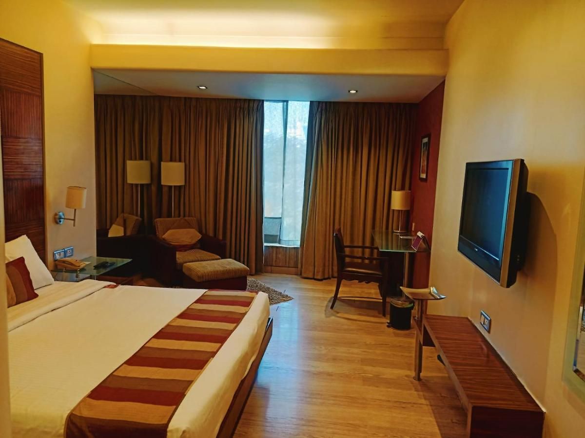 Mirage Hotel, International Airport Hotel 4*