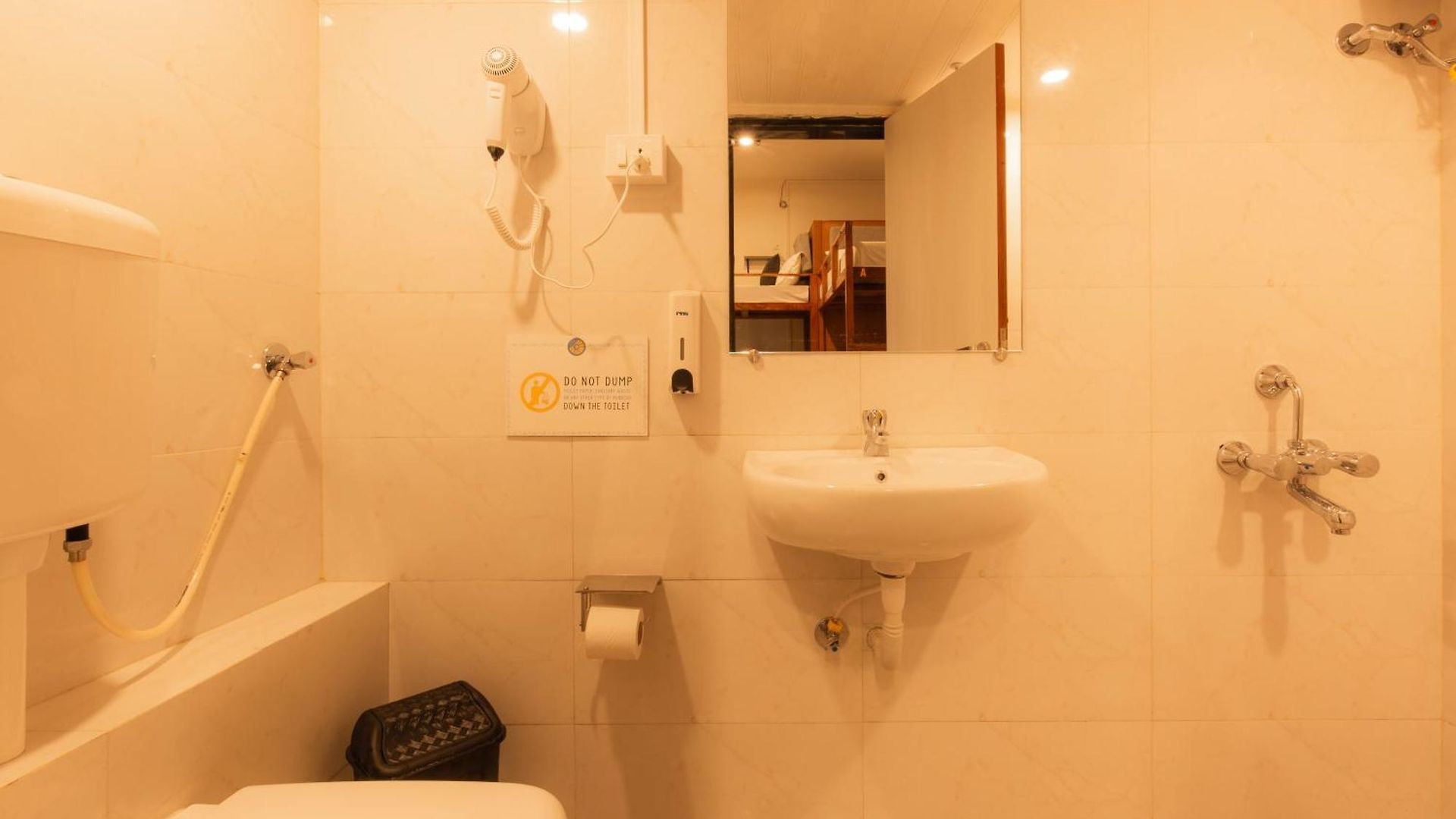 Locomo Og - Work Eat Hostel Mumbai