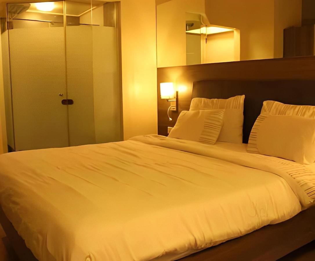 Apollo - Colaba Causeway Guest house