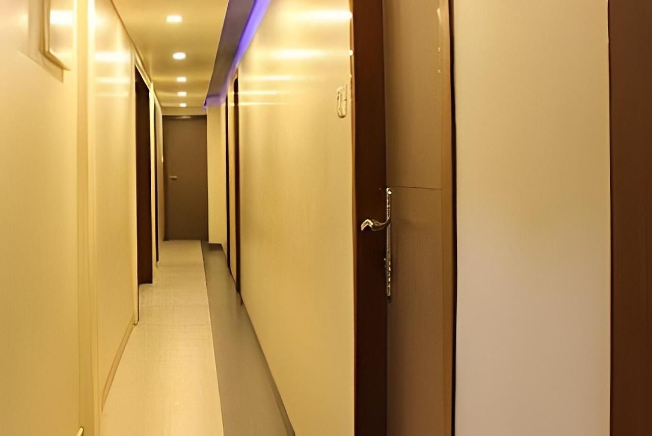 Apollo - Colaba Causeway Guest house