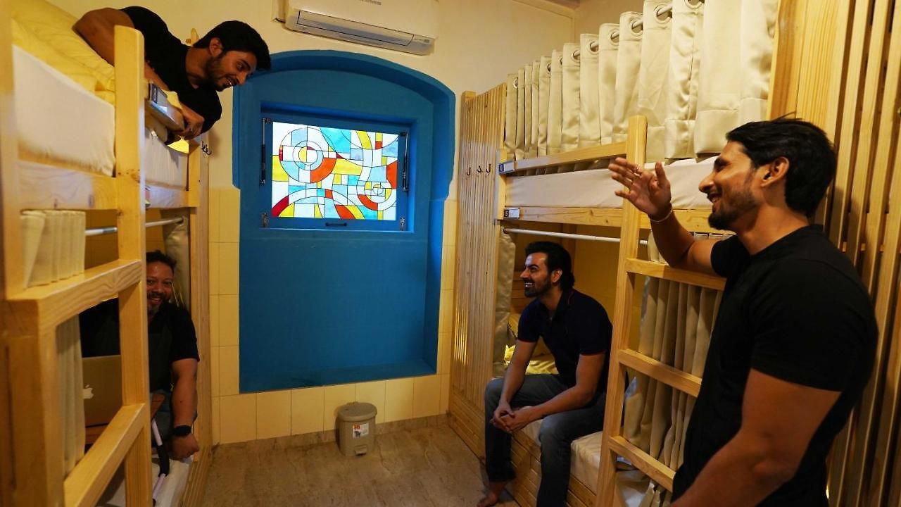 Hostel Gosolo Bandra Mumbai