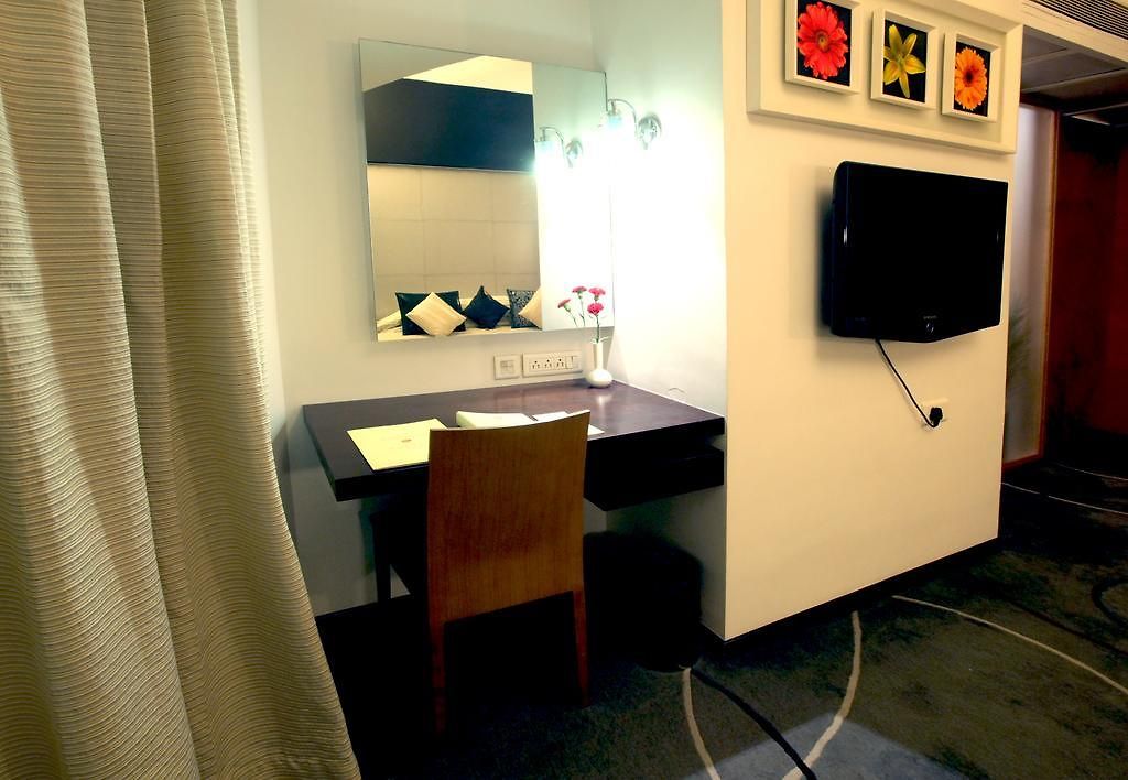 Hotel Peninsula Grand 4*