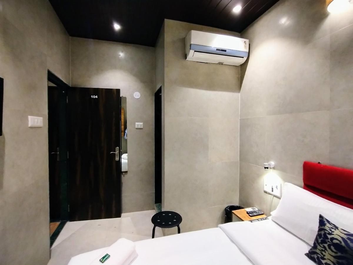 Eros - Near Airport T2 Hotel 3*
