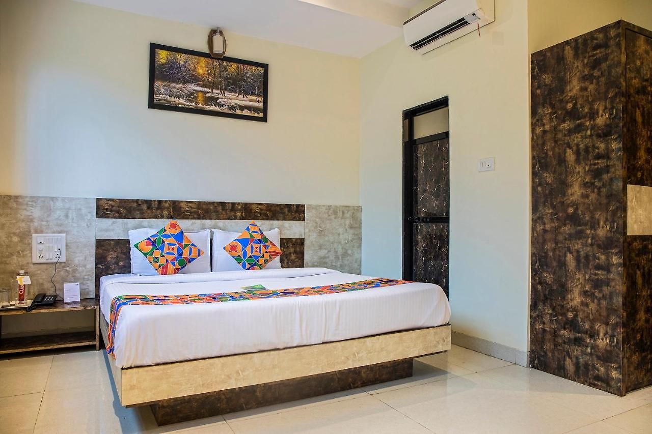 Hotel Fabhotel Embassy Grand 3*