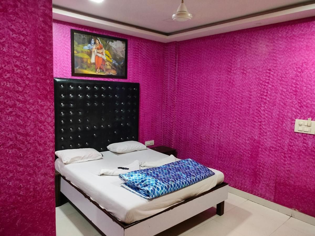 Love hotel Spring & *