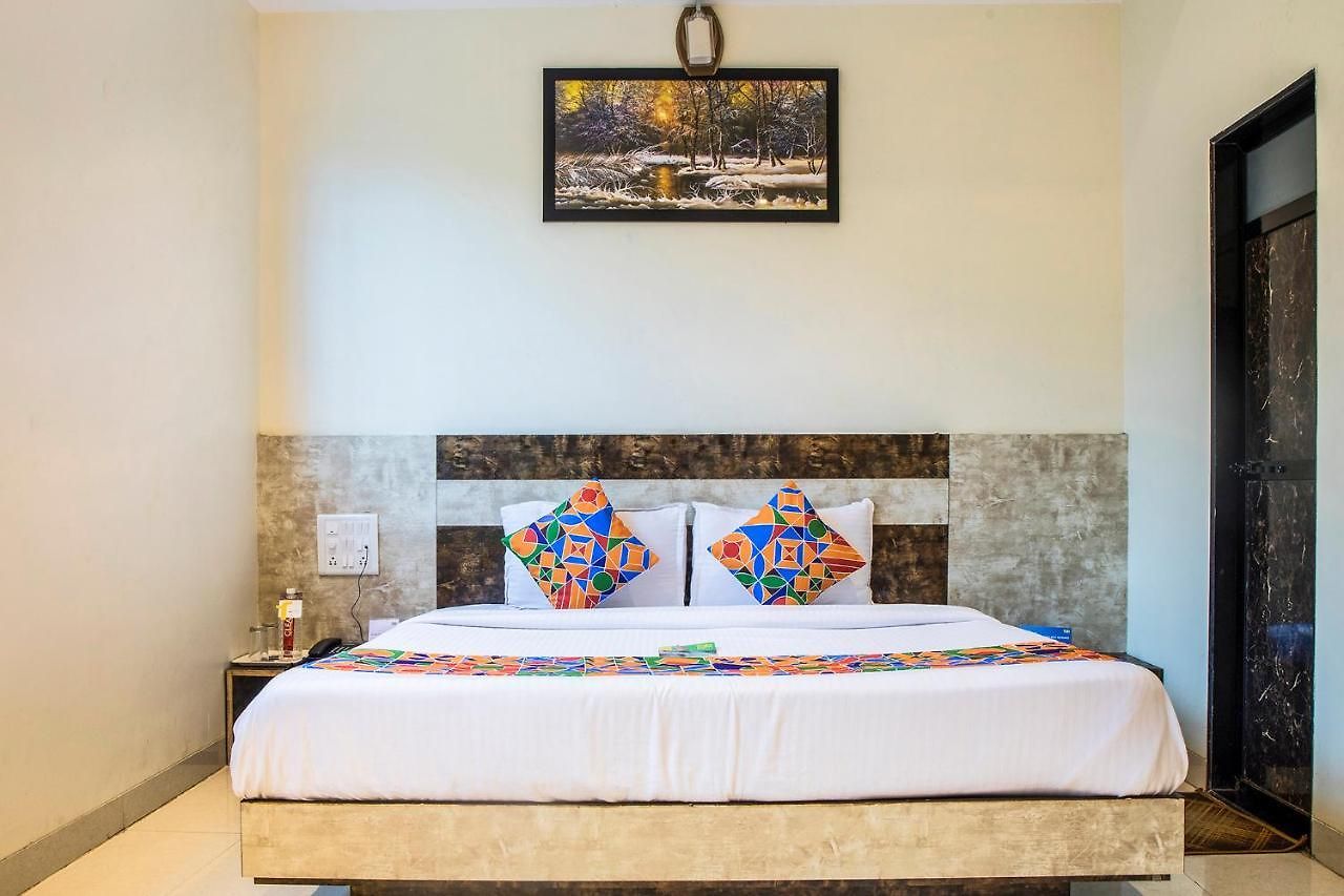 Hotel Fabhotel Embassy Grand 3*
