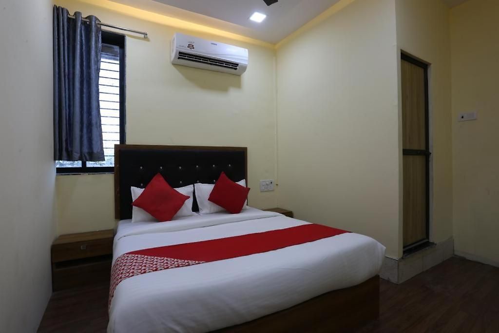 Guest house Crown Goregaon Mumbai