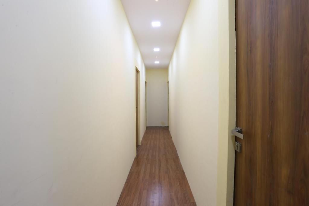 Guest house Crown Goregaon Mumbai