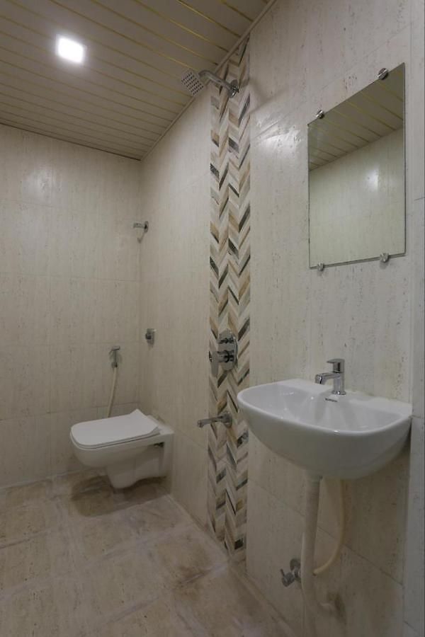 Crown Goregaon Guest house Mumbai
