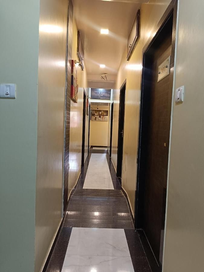 Amber-colaba 3*