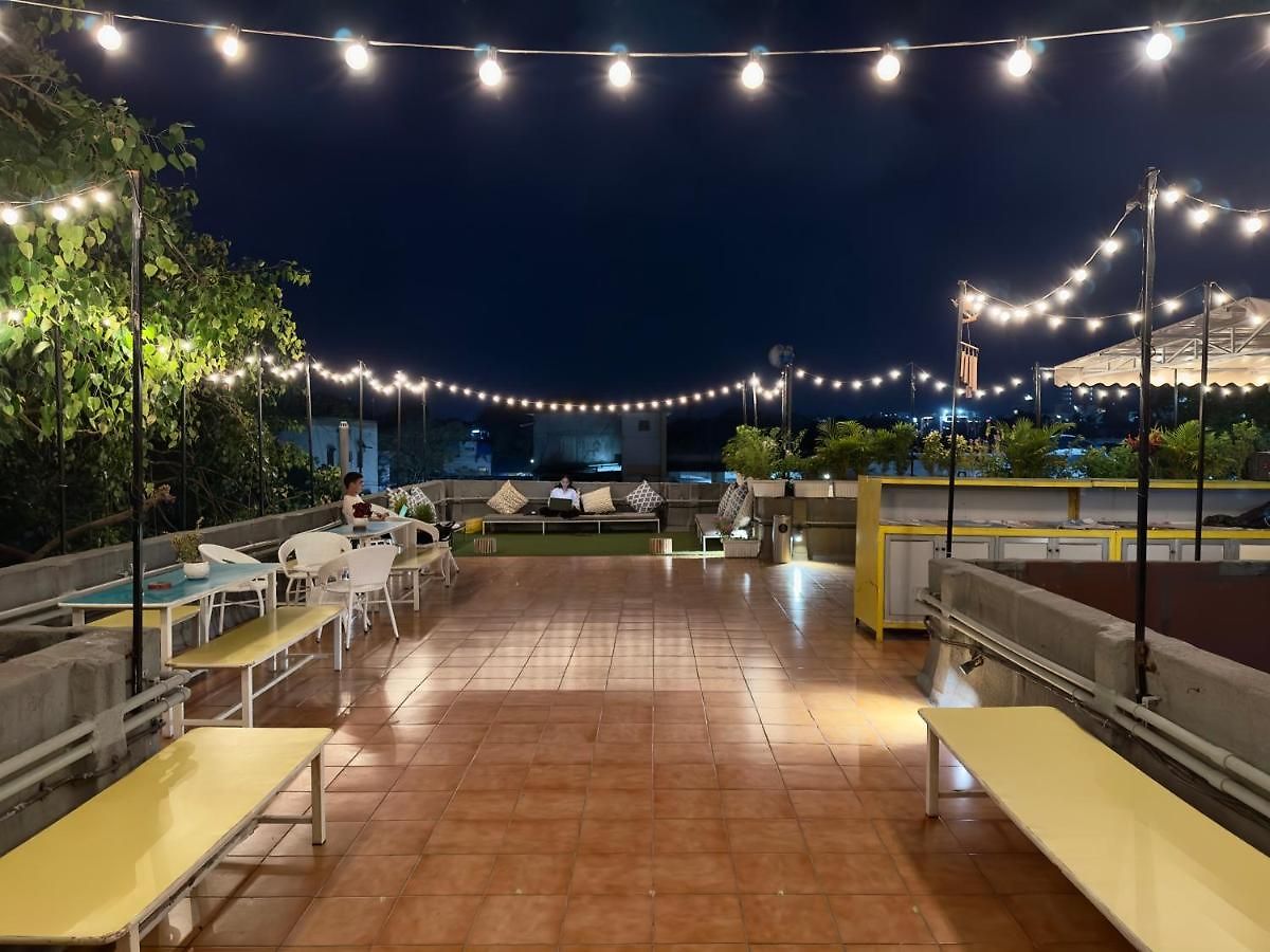 Hostel Locomo Og - Work Eat Mumbai
