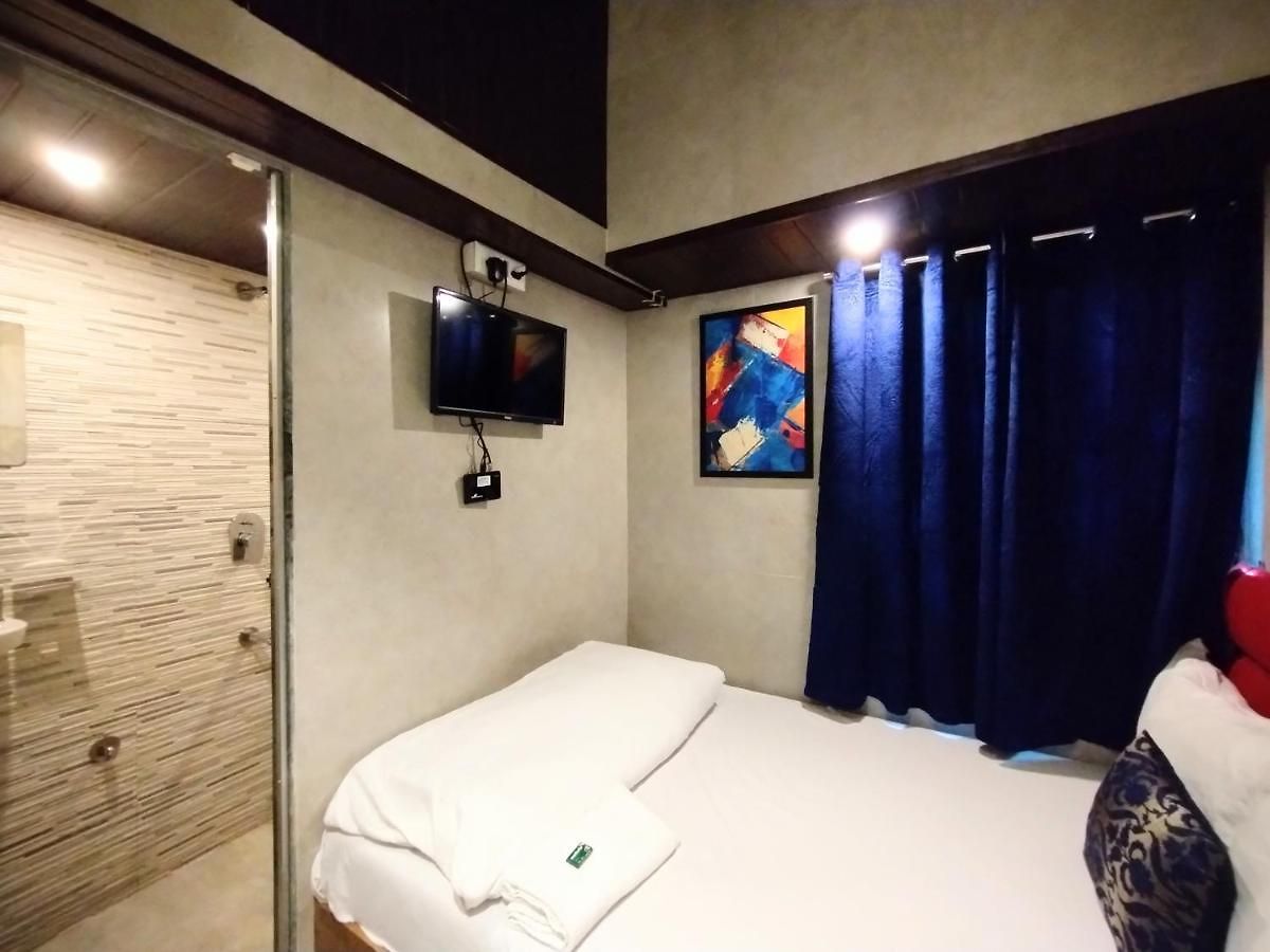 Eros - Near Airport T2 Hotel Mumbai