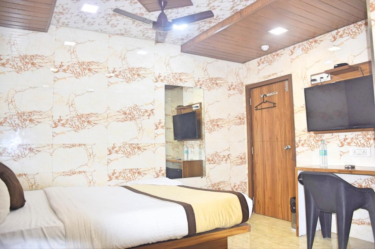 Hotel T-Junction Bkc Residency *