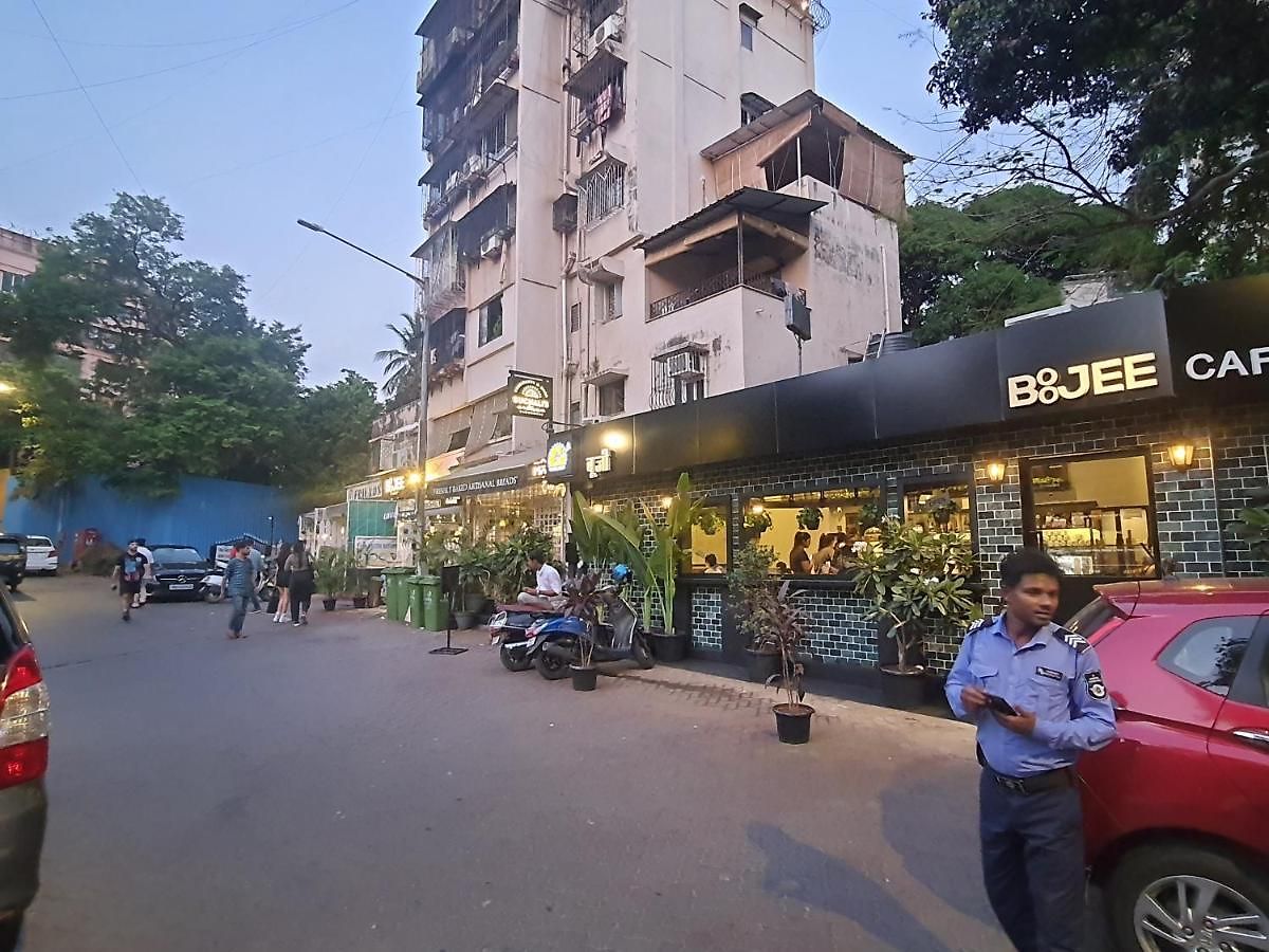 Osi Perry Cross Bandra West