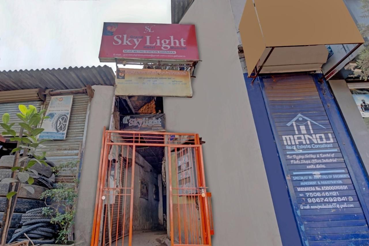 Spot On Grand Skylight Near Chhatrapati Shivaji International Airport Mumbai